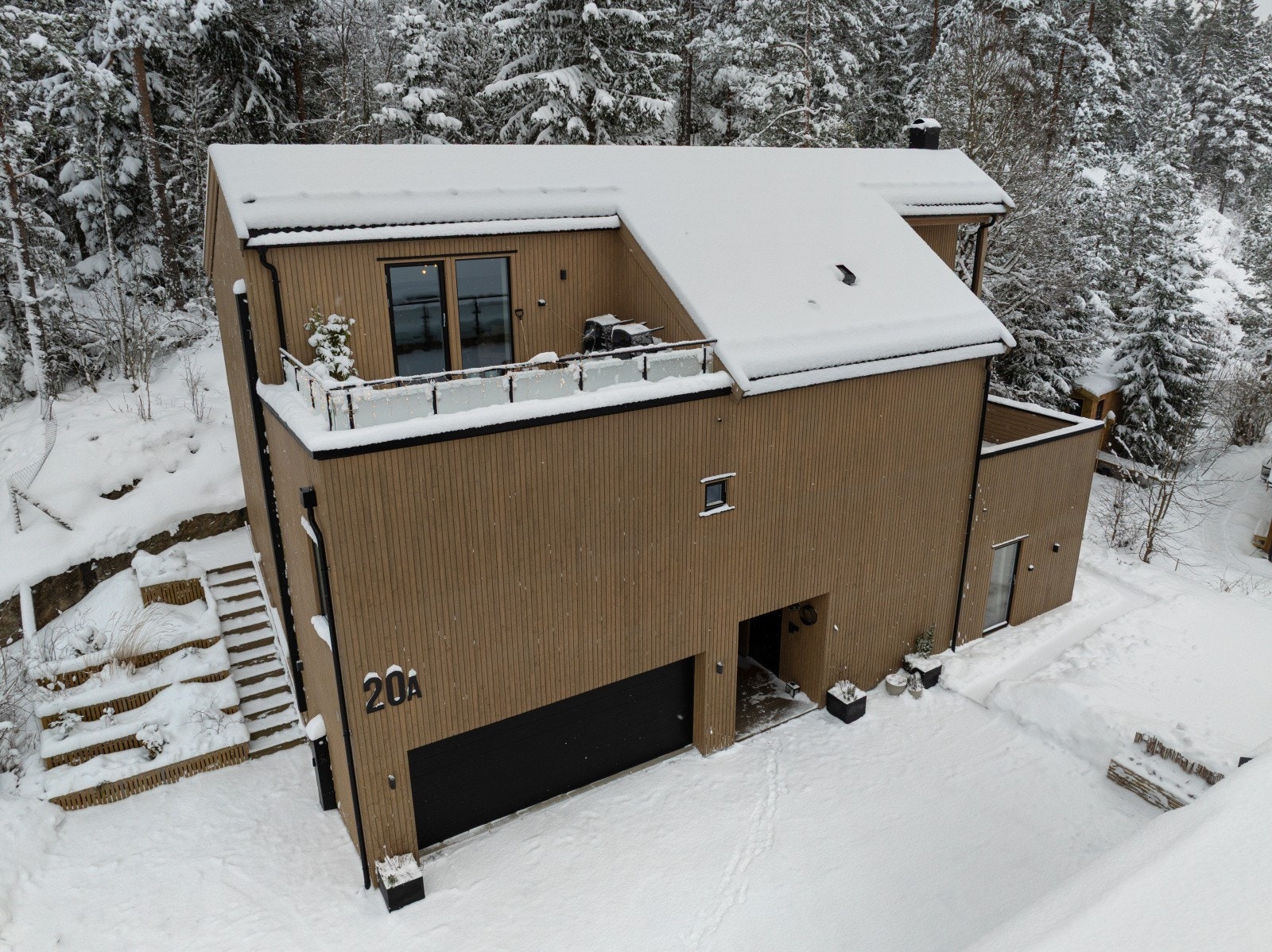 Rolig og hyggelig nabolag. Kort gangavstand til barnehager, barneskole og ungdomsskole. Galleribilde