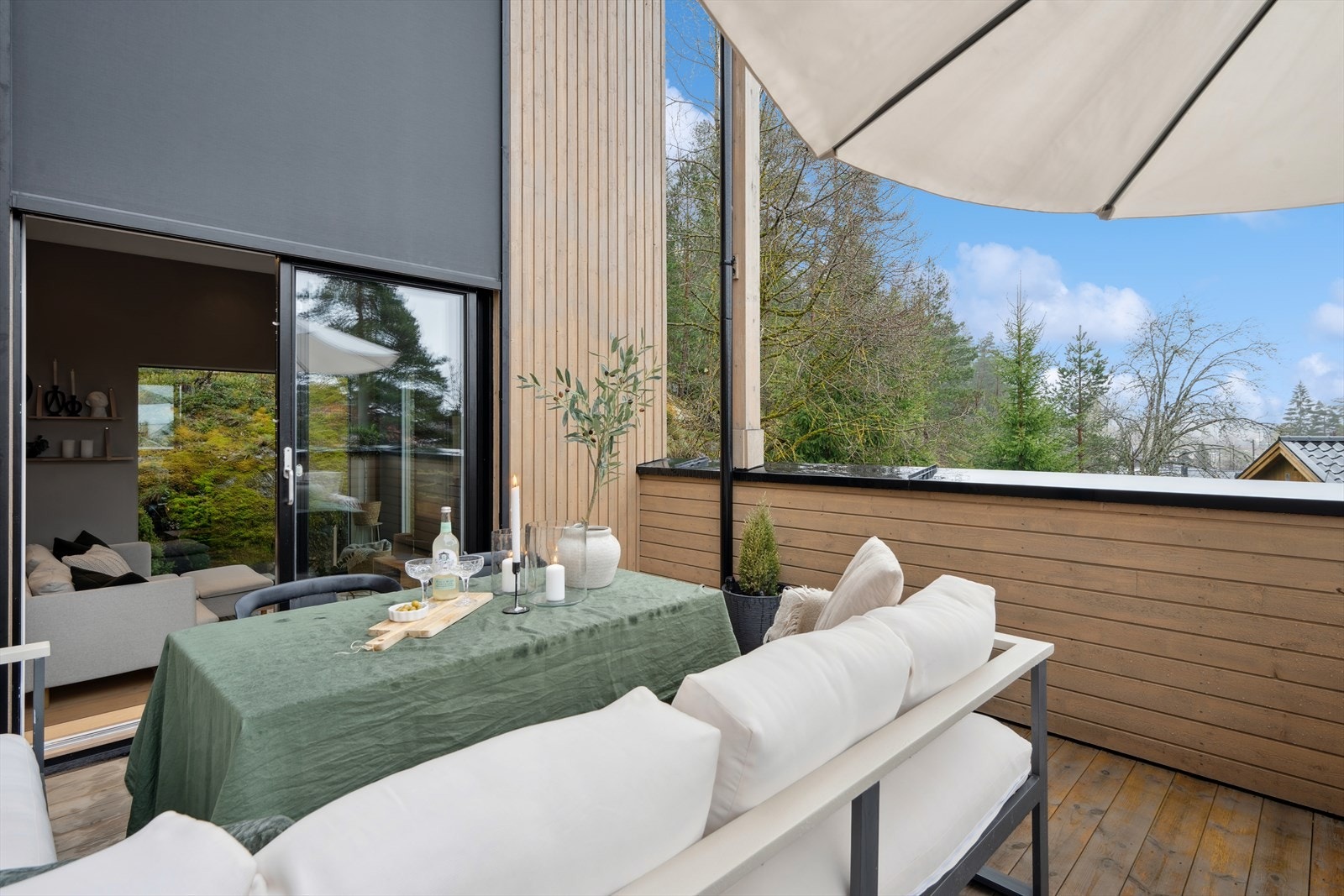 Her kan du sitte helt usjenert og nye varme sommerkvelder. Galleribilde