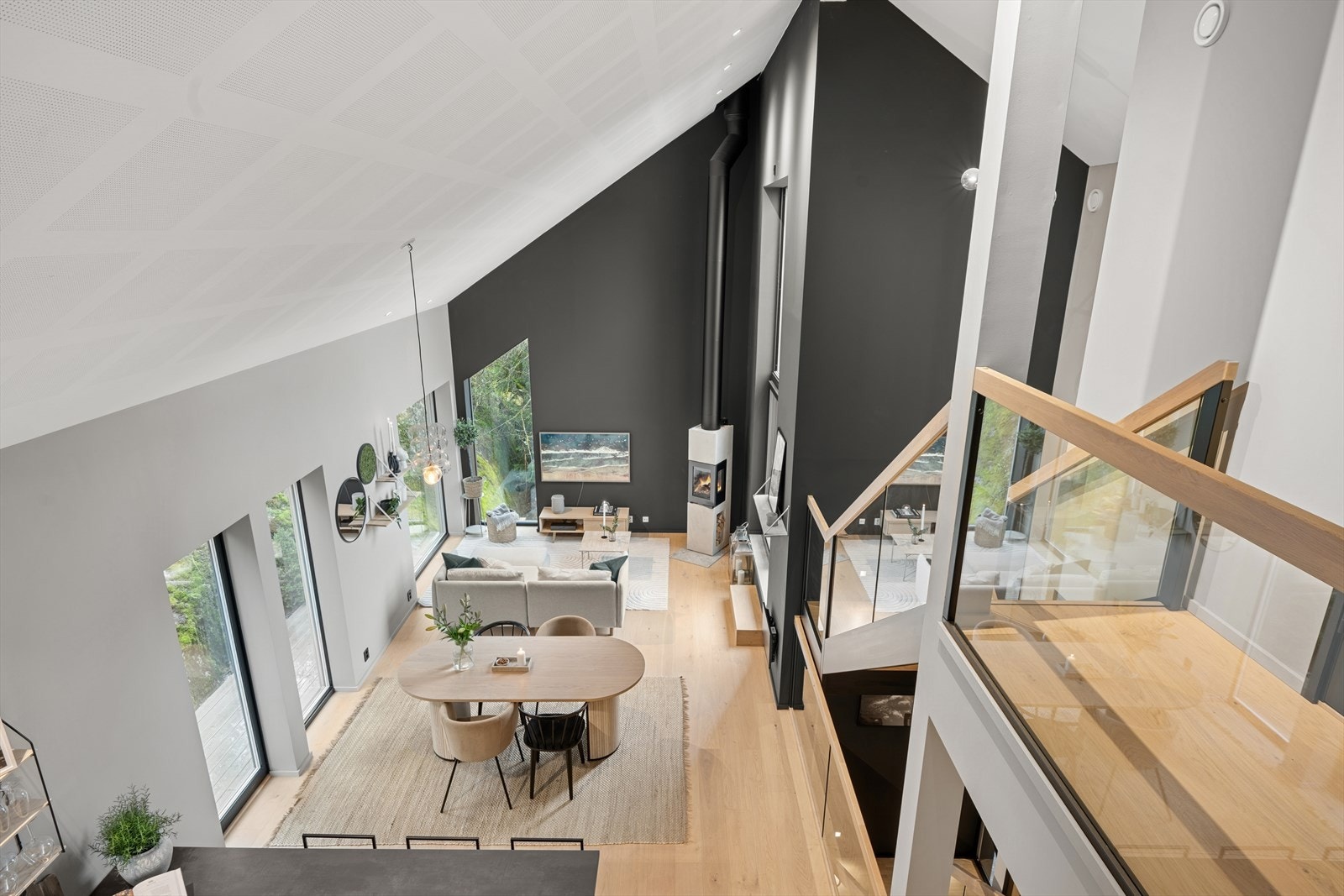 Her ser man den gode takhøyden som gjør rommet ekstra romslig. Galleribilde