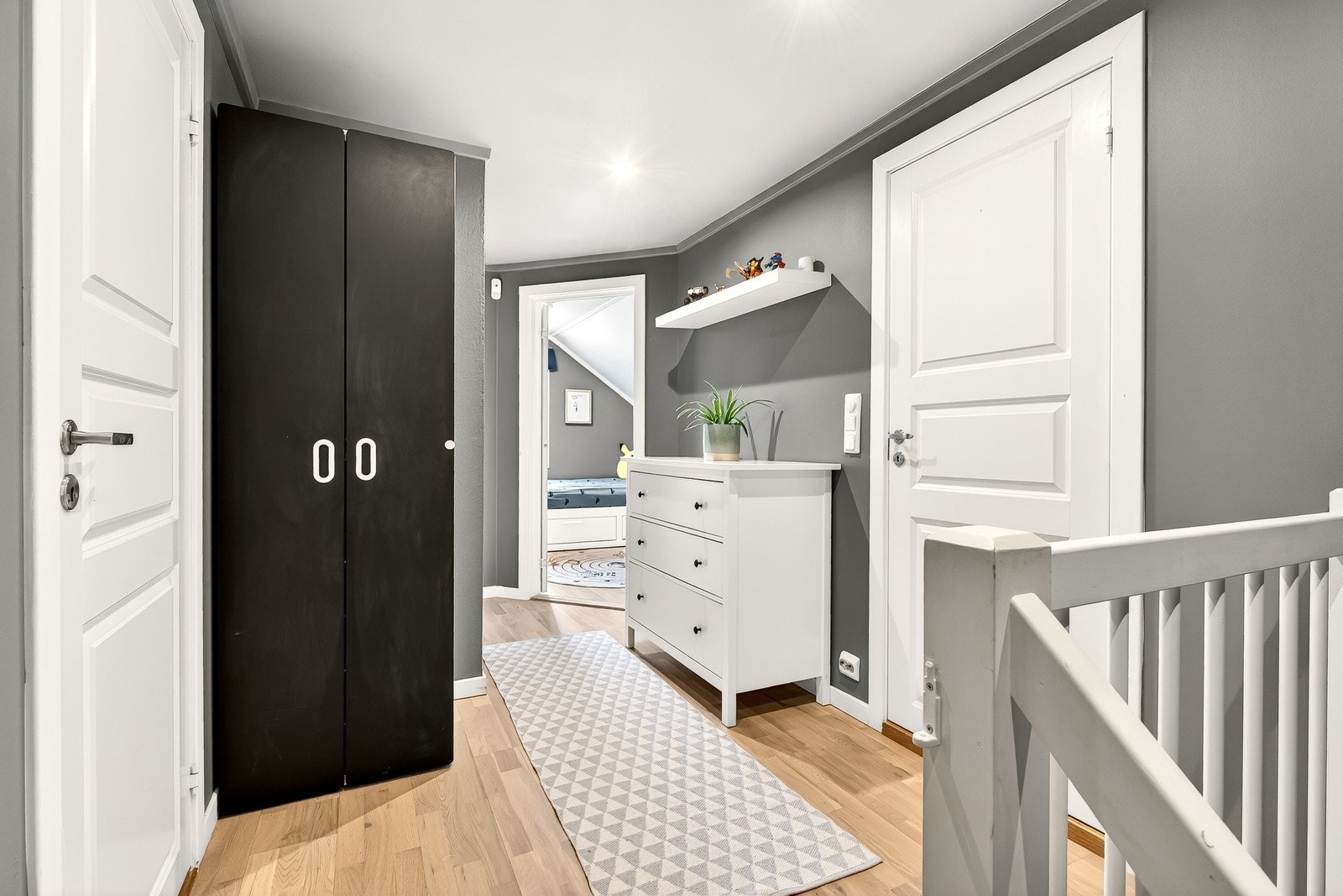 Loftsgangen i mellom soverom, bad, og kott. Galleribilde