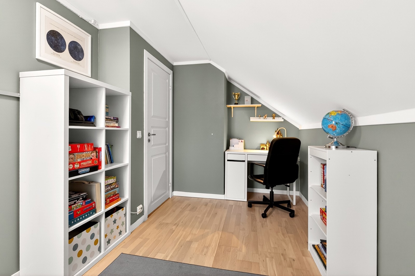 Soverom 1 i loftsetasjen er innredet og brukt som barnerom. Galleribilde