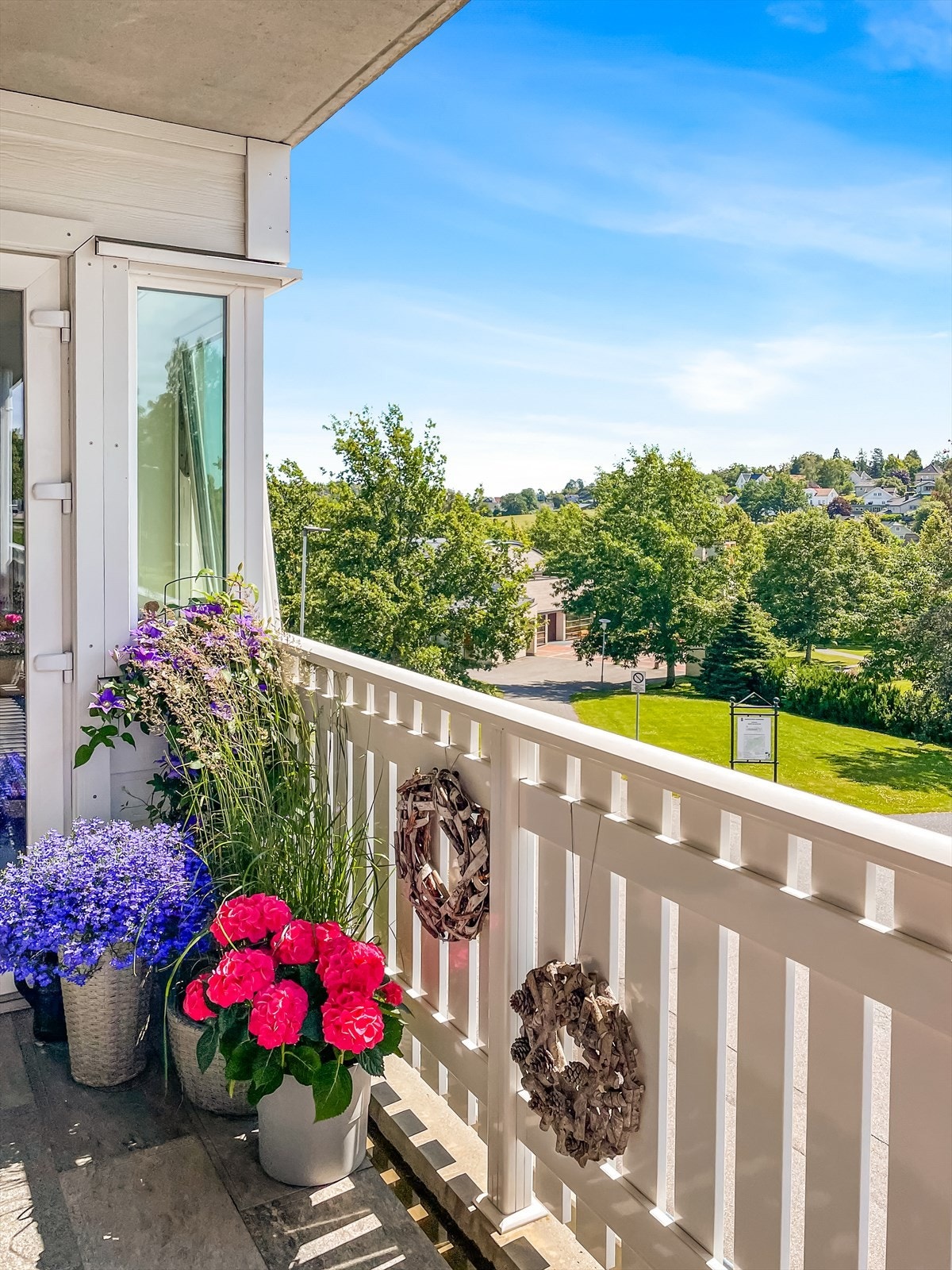 Sommerbilde. Galleribilde