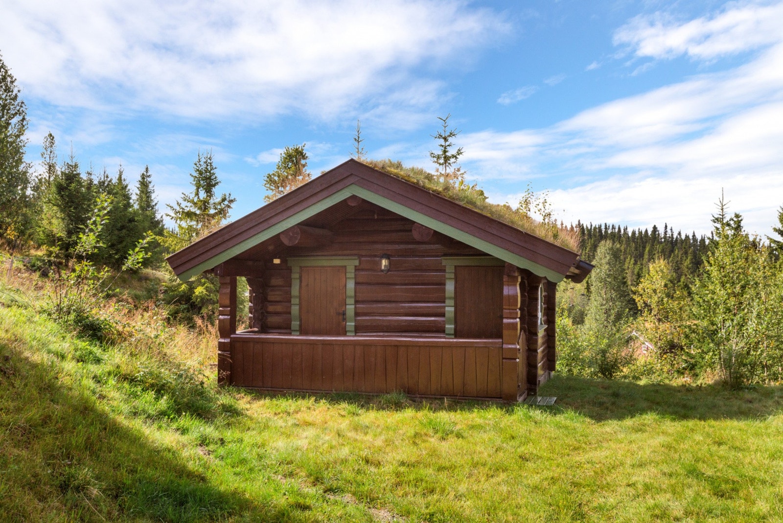 Anneks oppført i 1997 med to oppholdsrom - perfekt sted for de yngste. Galleribilde