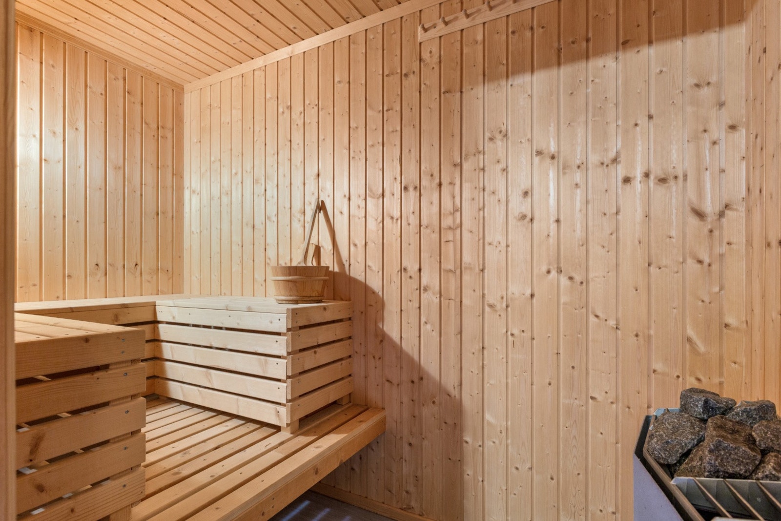 Badstue med elektrisk badstueovn. Galleribilde