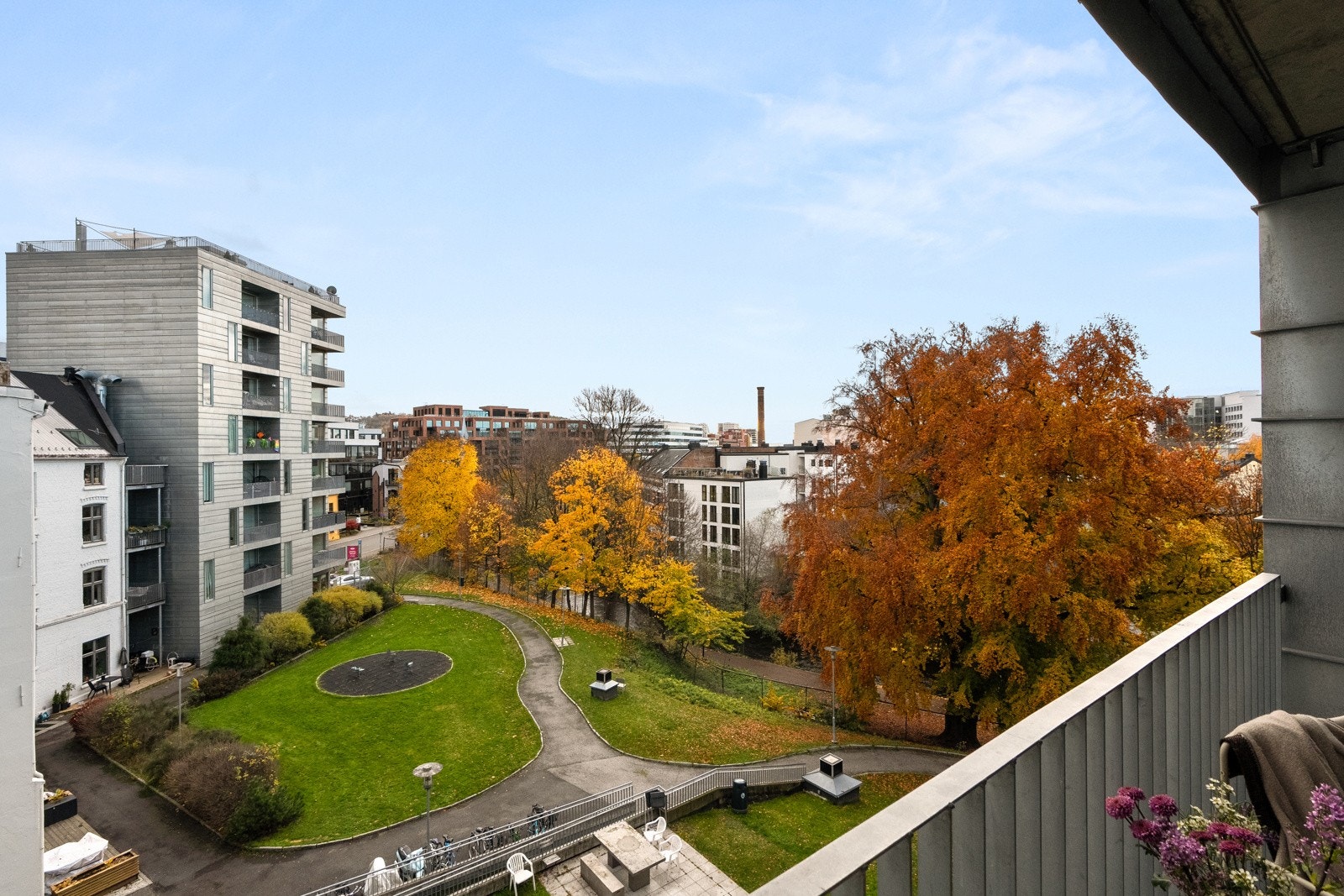 Det er fin utsikt fra balkongen. Galleribilde