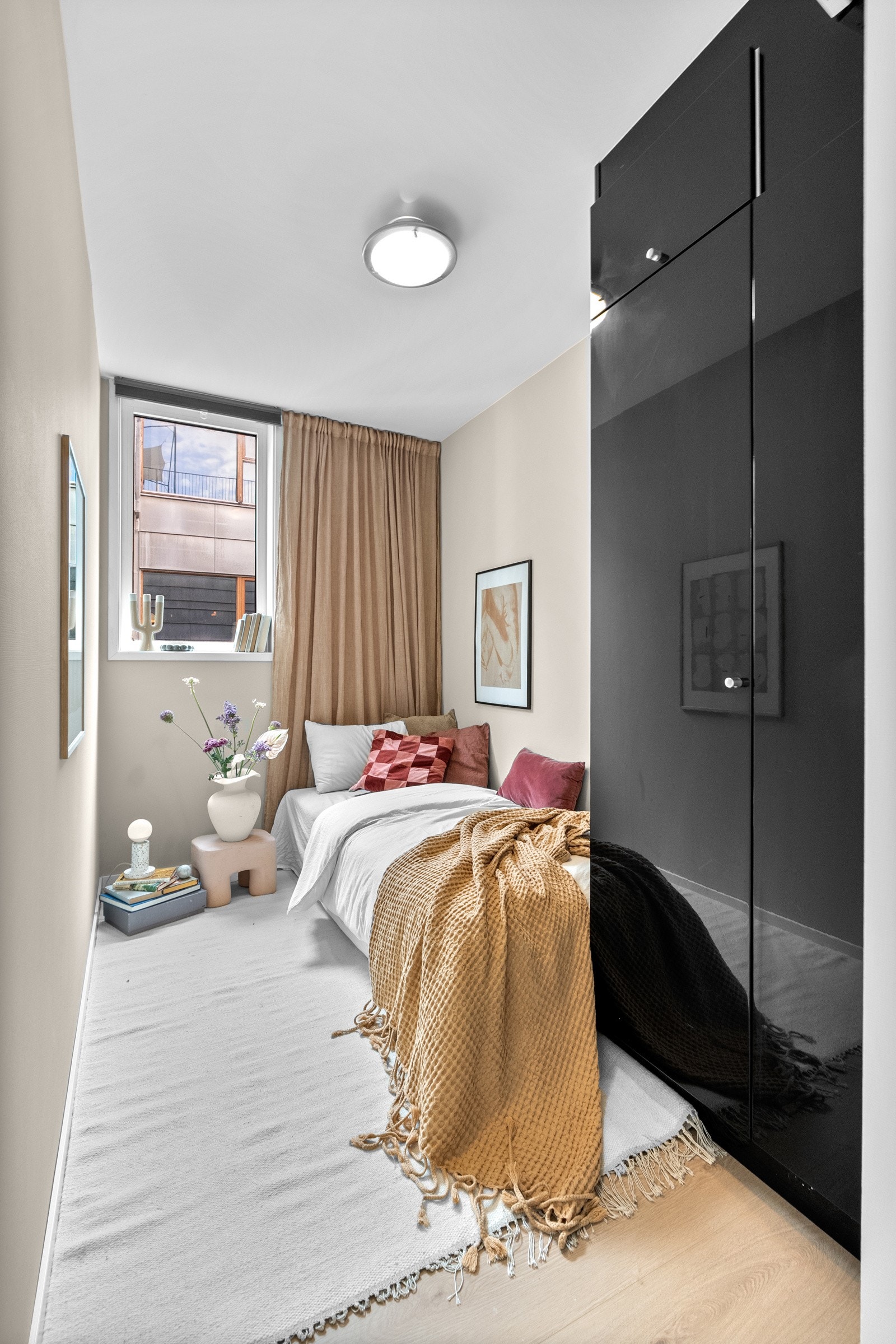 Det andre soverommet har plass til seng eller pult. Her kan du innrede etter eget behov. Galleribilde