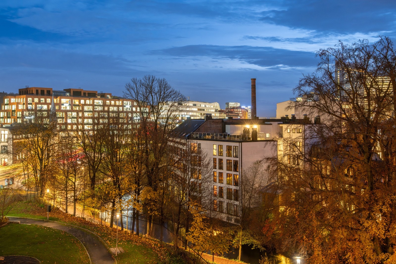 Balkongen er vendt mot vest og byr på gode solforhold. Galleribilde