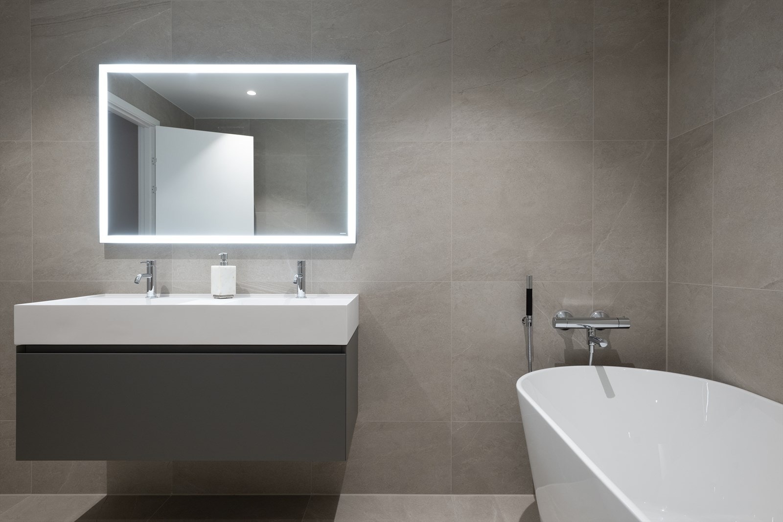 Innredningen er levert av Expo Nova og kommer fra italienske Antonio Lupi, kjent for høy kvalitet og gjennomført design Galleribilde