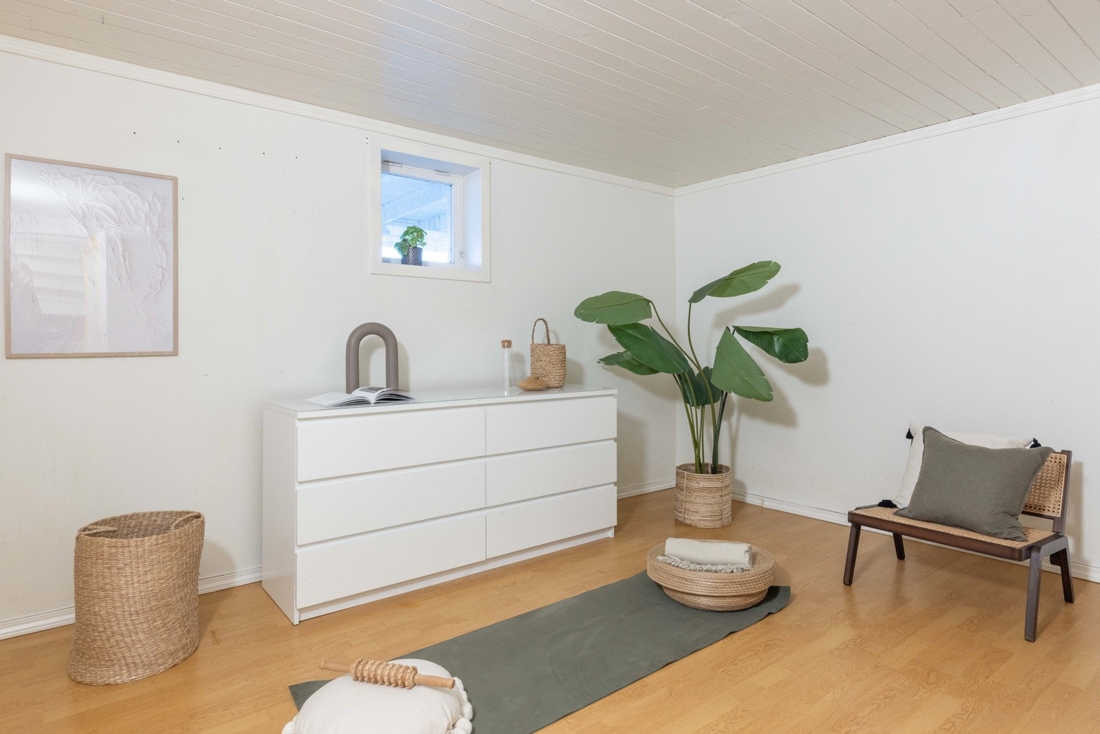 Leiligheten har tre boder i felles bodareal. To av bodene ligger i kjelleren, hvor de måler henholdsvis 13,4 m² og 3,2 m². Galleribilde