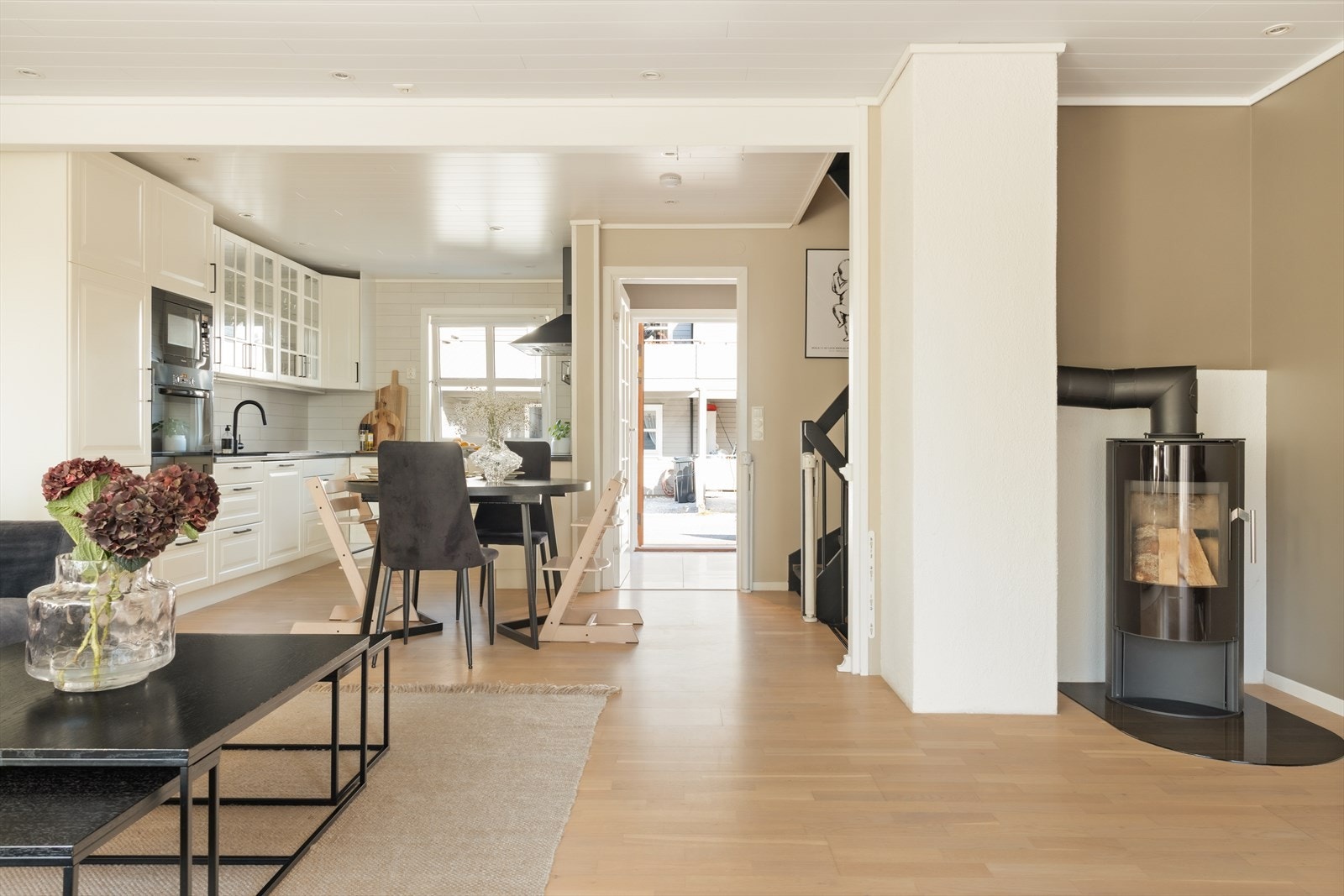 En flott leilighet med behagelig atmosfære og god takhøyde Galleribilde