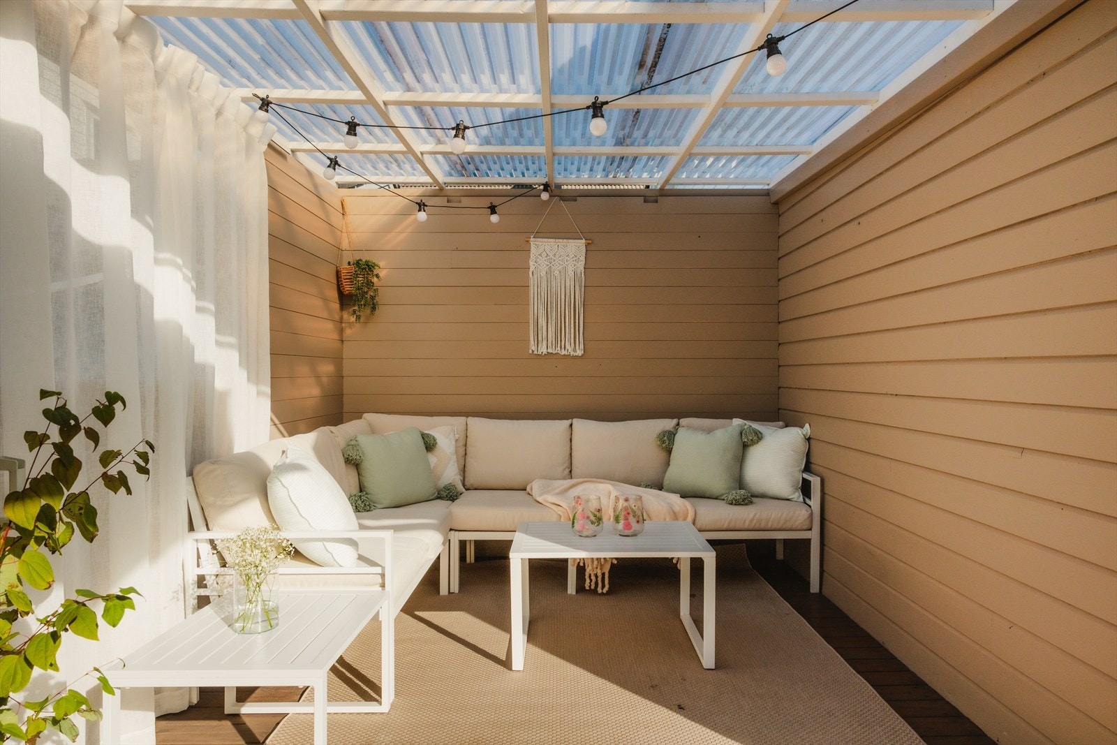 Her får du også plass til å innrede med utemøbler og egen sofagruppe Galleribilde