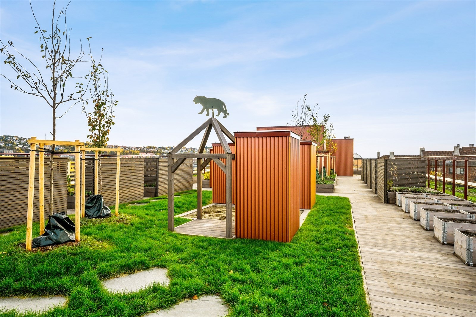 Pent opparbeidede takhager med sittegrupper, grill. beplantning m.m. Galleribilde