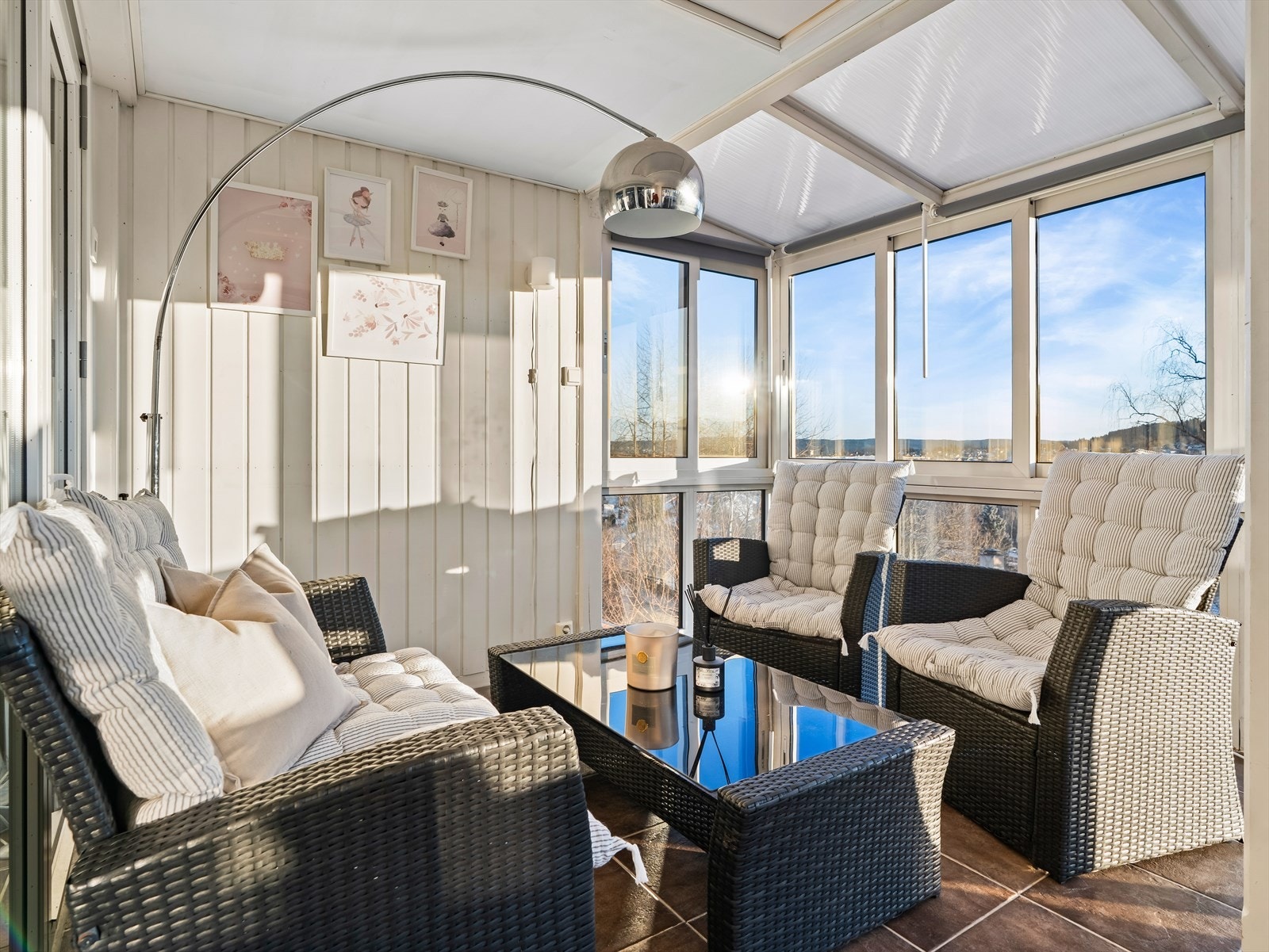 Her er det plass sittegruppe, som kan nytes hele året og i all slags vær! Galleribilde