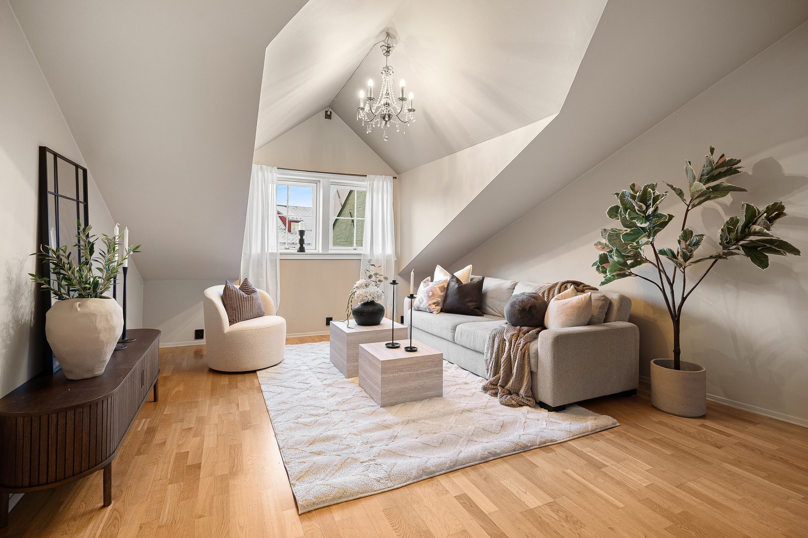 Stuen er oppmålt til å være ca 28 m². Galleribilde