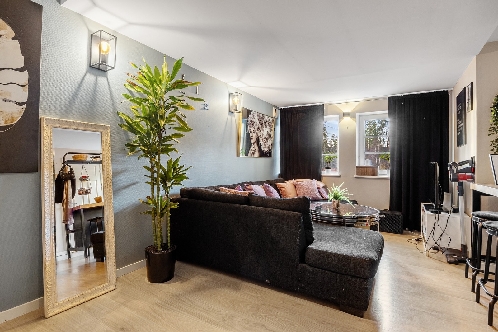 Stor stue med flere innredningsmuligheter. Galleribilde