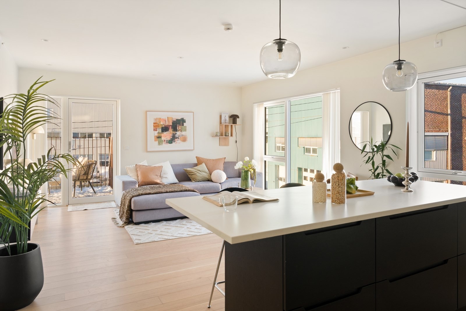 Sosial og åpen stue og kjøkkenløsning. Galleribilde