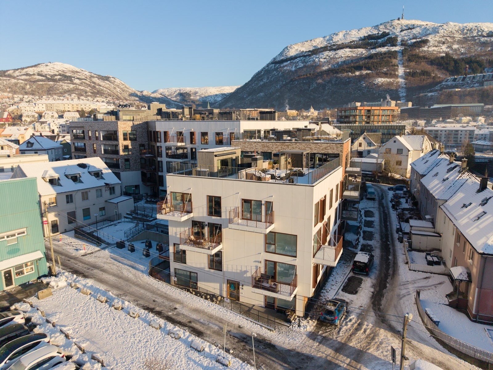 Her bor du med nærhet til Bybanen linje 1 og 2. Galleribilde