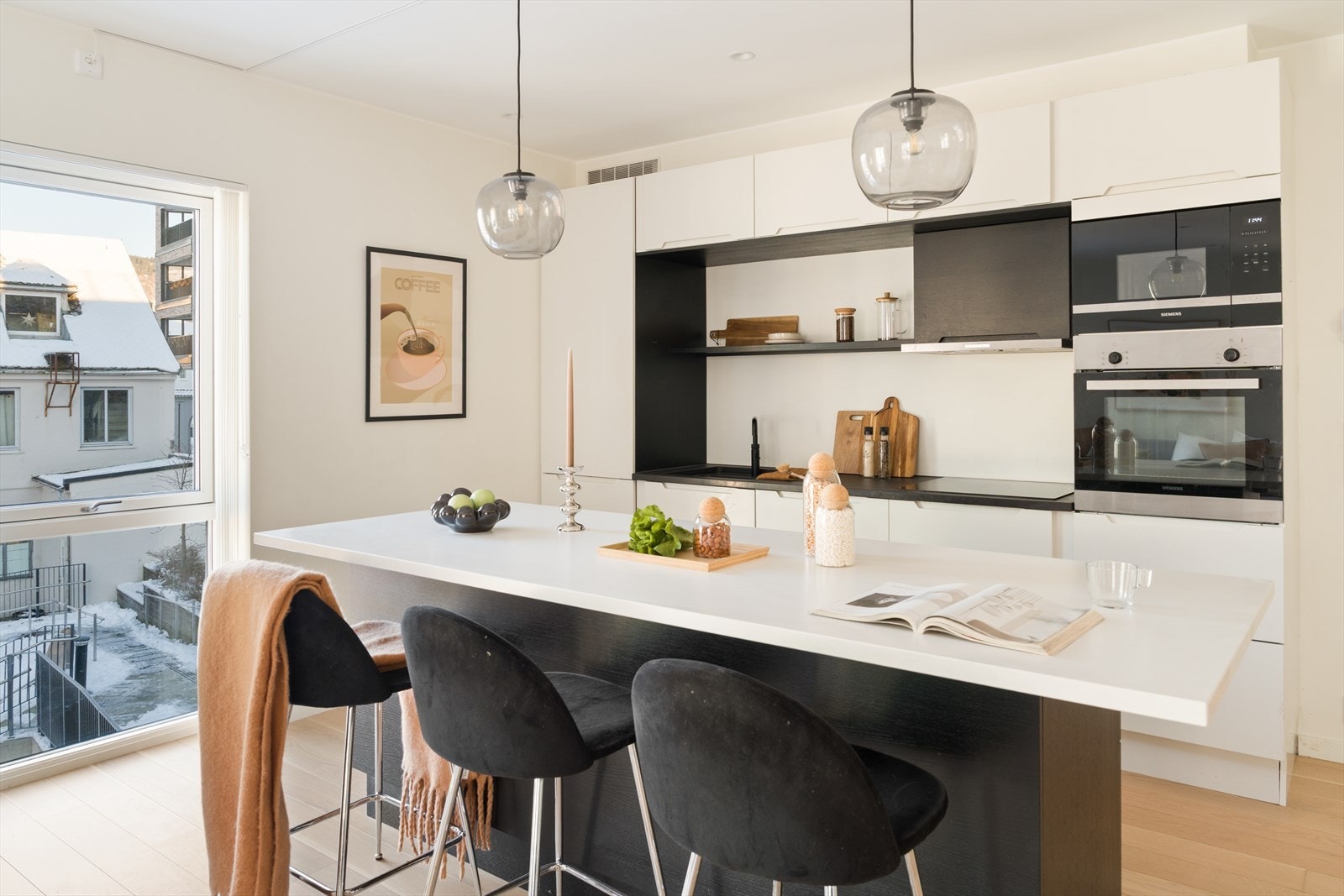 Kjøkkenet er fra HTH med moderne innredning. Galleribilde