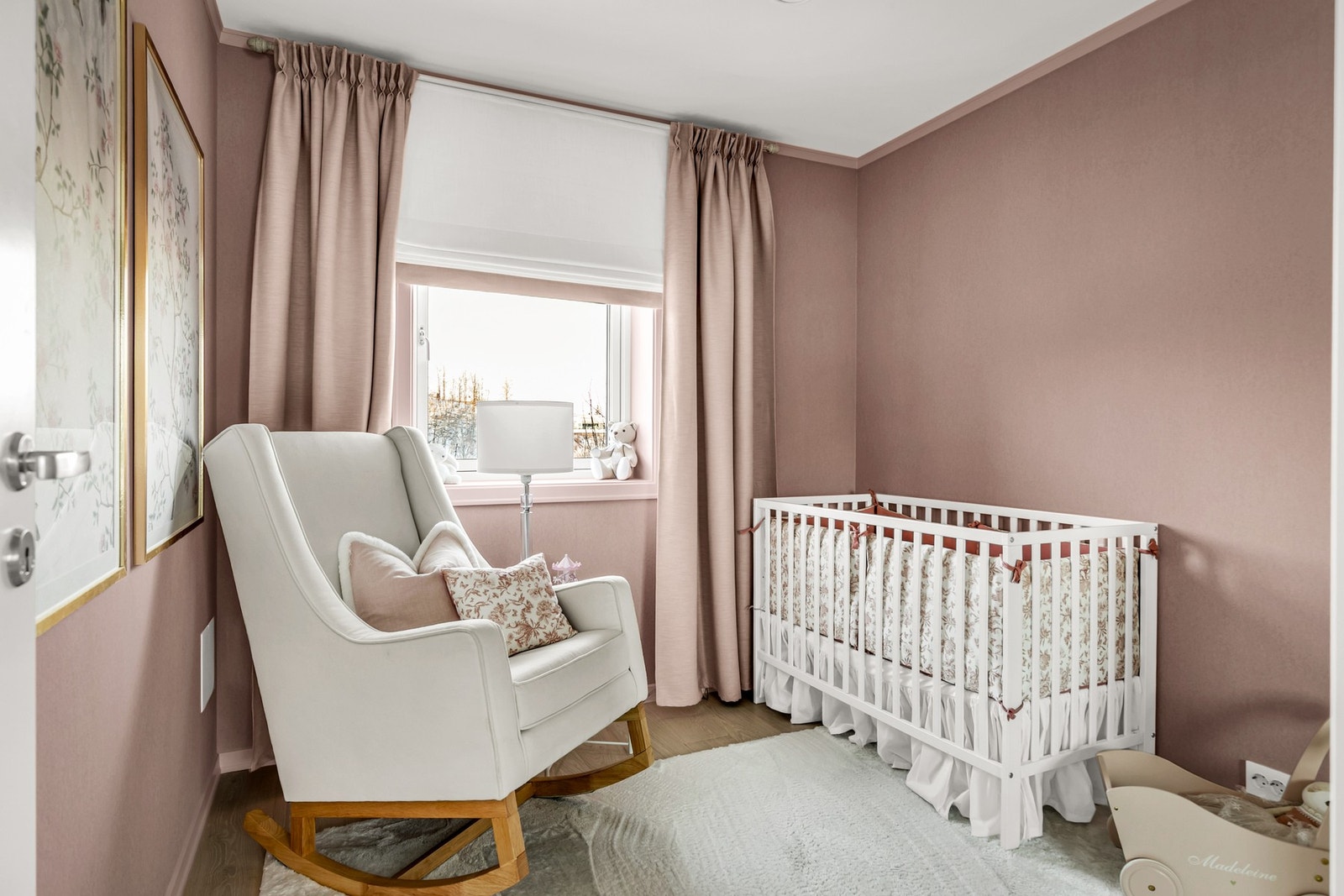 Denne etasjen har i alt tre soverom! Perfekt som en fløy for barna i familien. Galleribilde