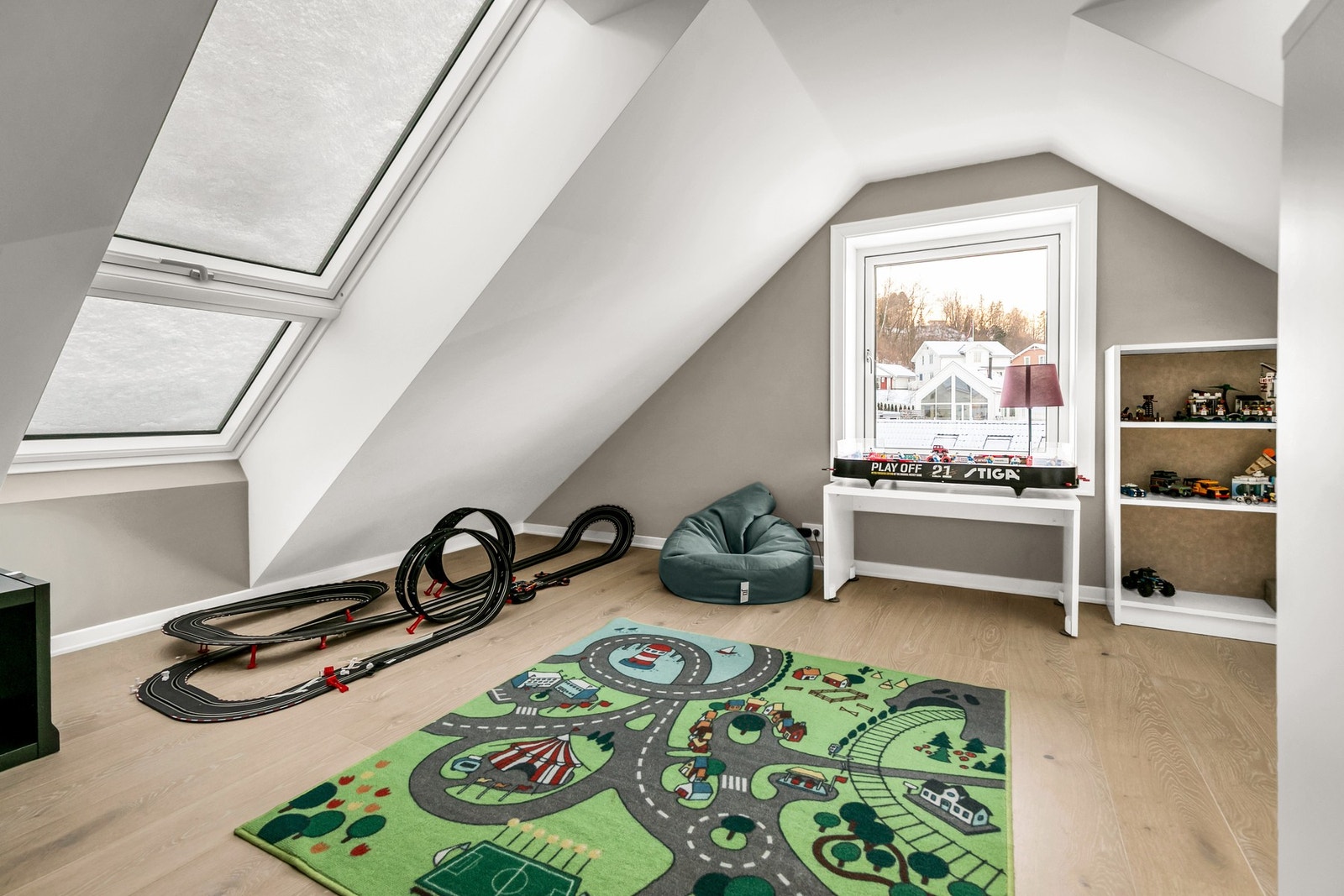 Loftet er innredet med et soverom, men dette er ikke omsøkt som varig oppholdsrom. Galleribilde