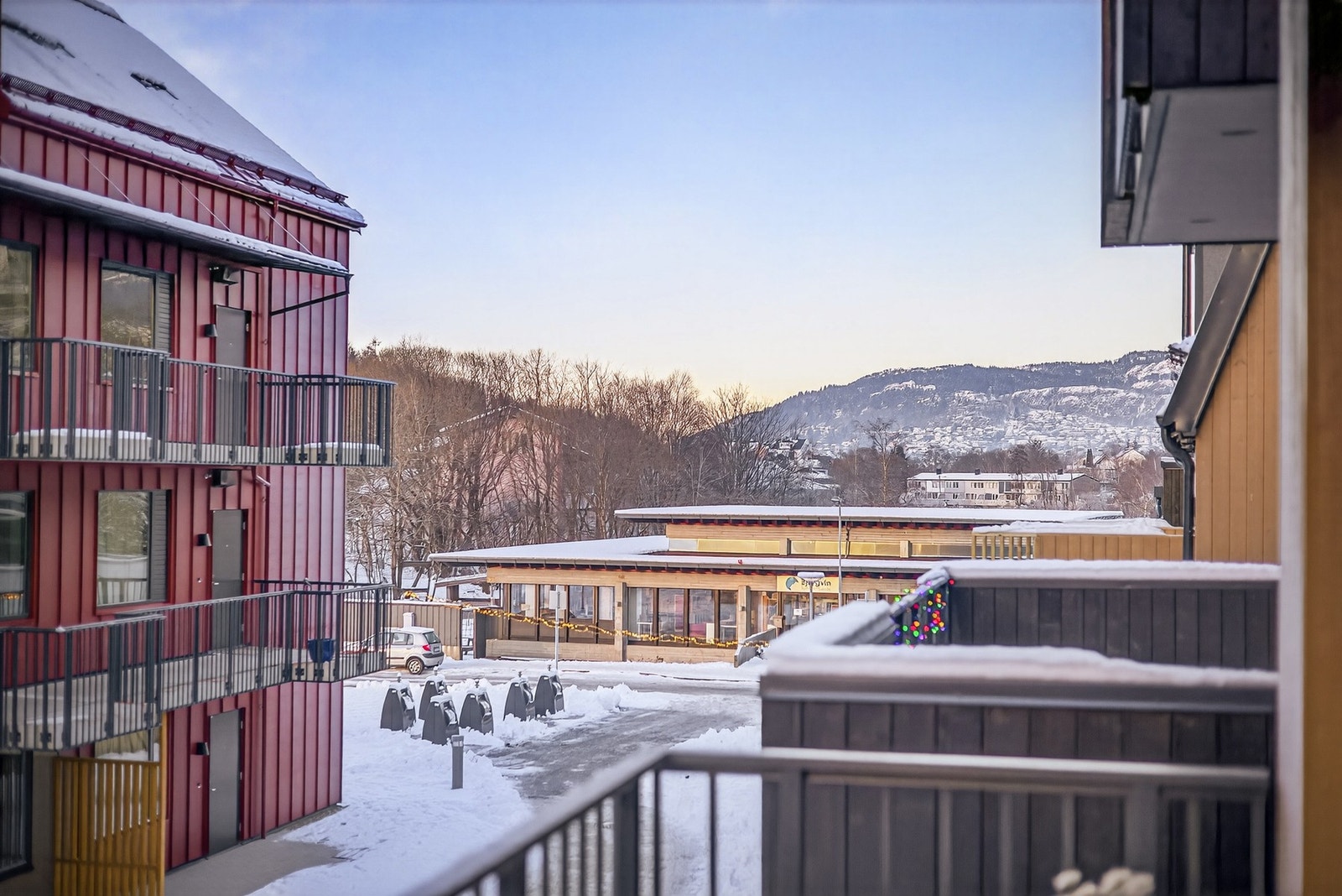 Det er også litt utsikt innover Bergensdalen Galleribilde