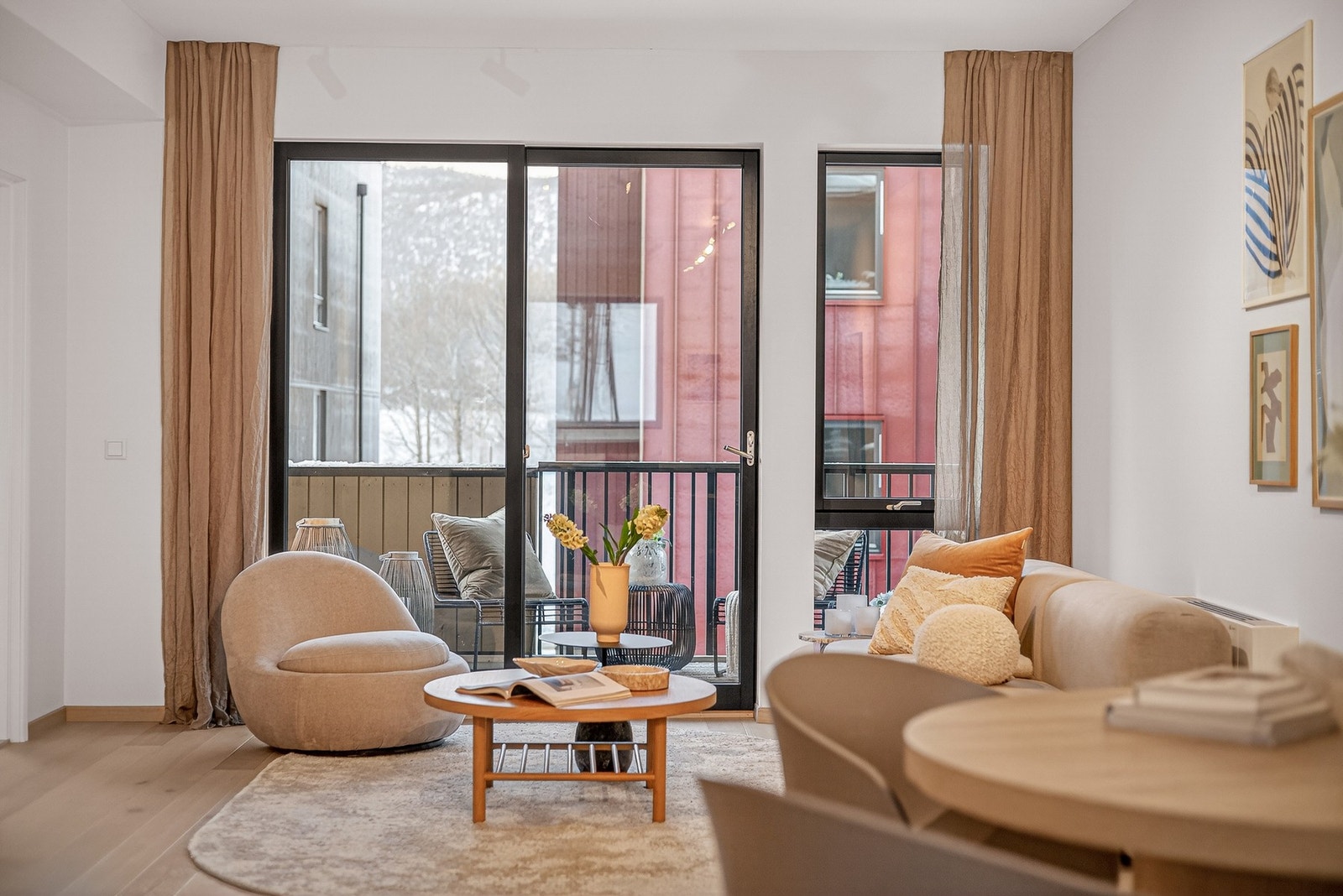 Leiligheten har meget god standard og lekre overflater - Den er ubebodd etter ferdigstillelse, så her kan du bare flytte rett inn Galleribilde