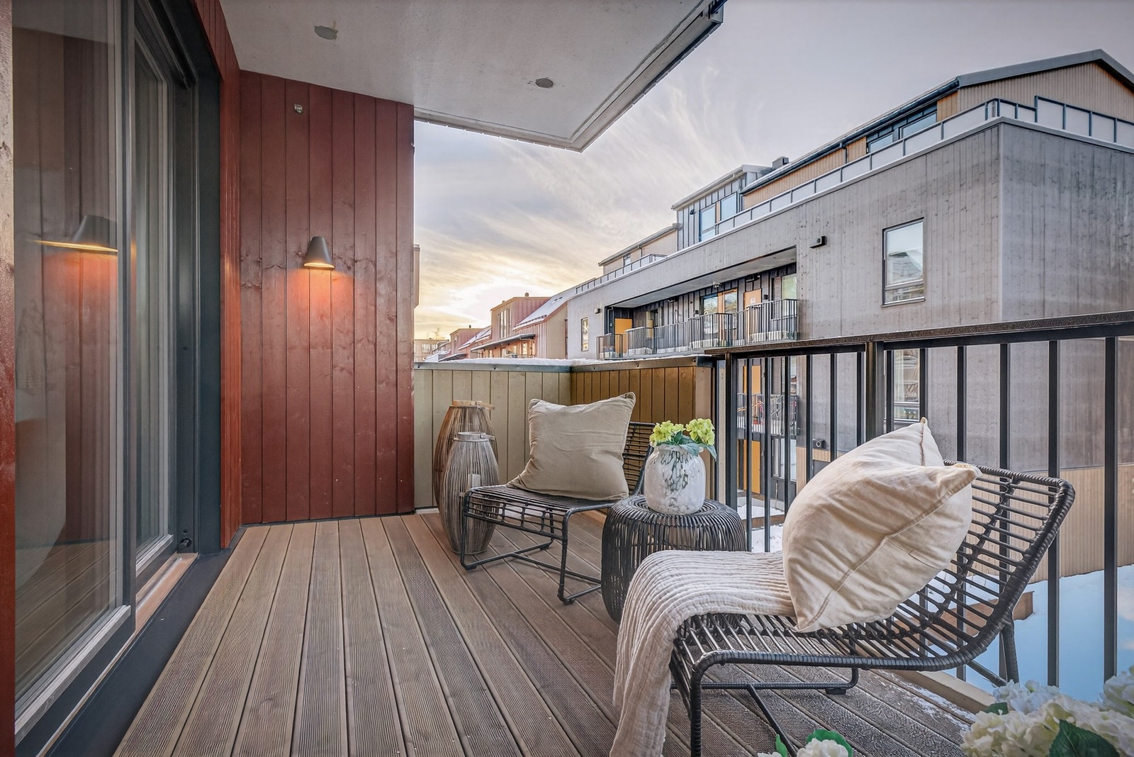 Leiligheten har vestvendt balkong på 9 kvm Galleribilde