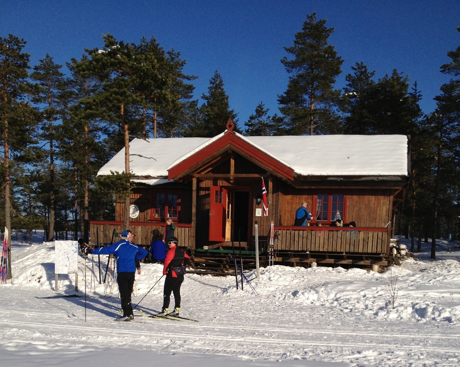 Mangenfjellet Turlag har en attraktiv turisthytte, Kjøltjernhytta.jpg Galleribilde
