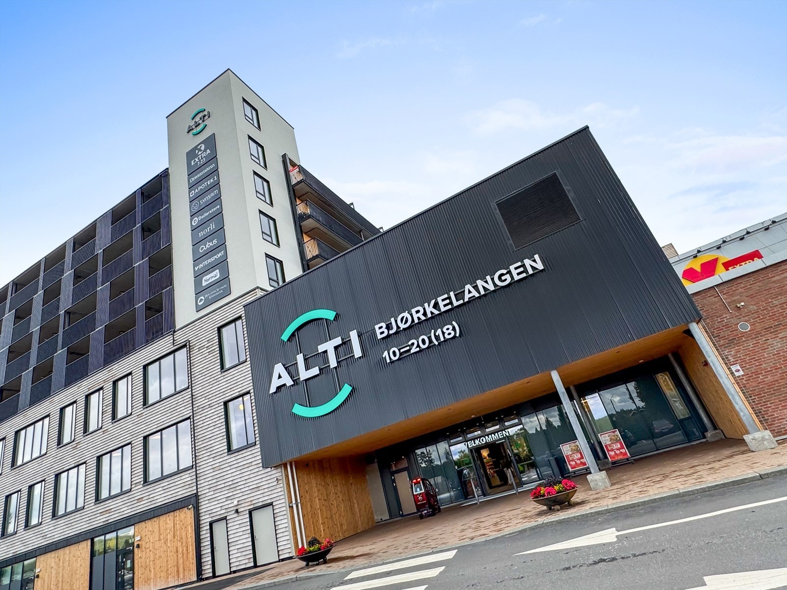 I sentrum finnes Alti Nord og Syd med godt utvalg av forretninger og spisesteder Galleribilde