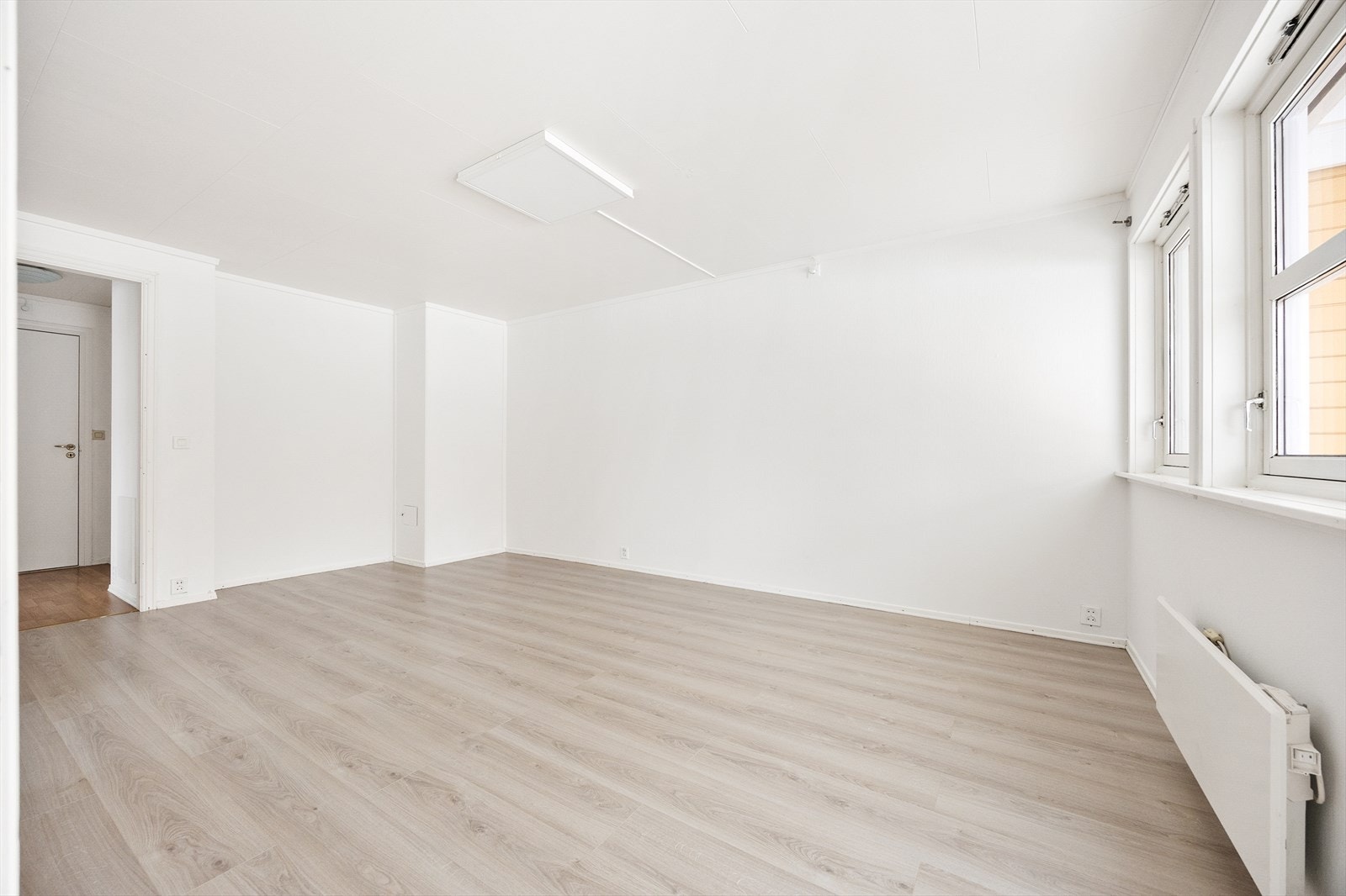 Her er det plass til både en sofagruppe og spisestue Galleribilde