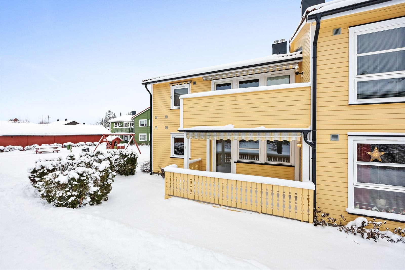 Leiligheten ligger i første etasje og har vestvendt, overbygget terrasse Galleribilde