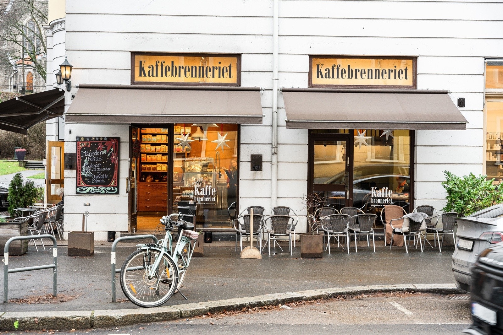 Kaffebrenneriet og flere andre hyggelige kafeer ligger rett ved Galleribilde