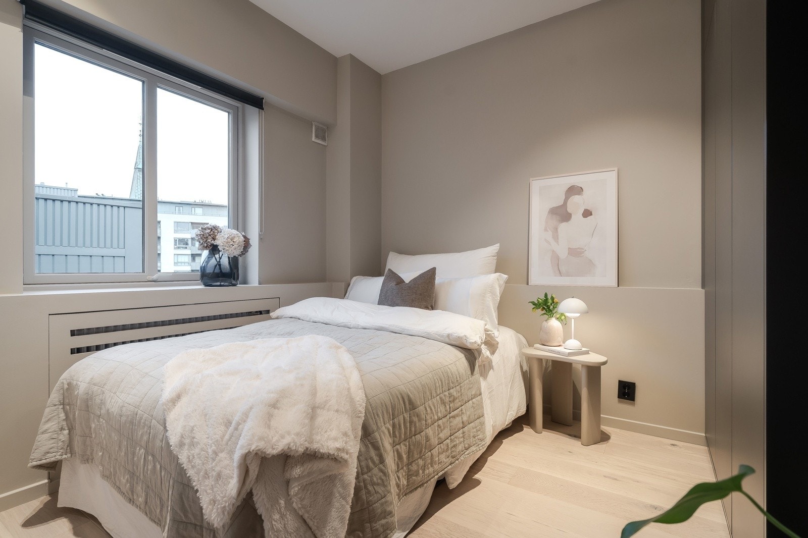 Soverom 2 er velegnet som barnerom, gjesterom eller kontor. Alt avhengig av hvilket behov man har. Galleribilde