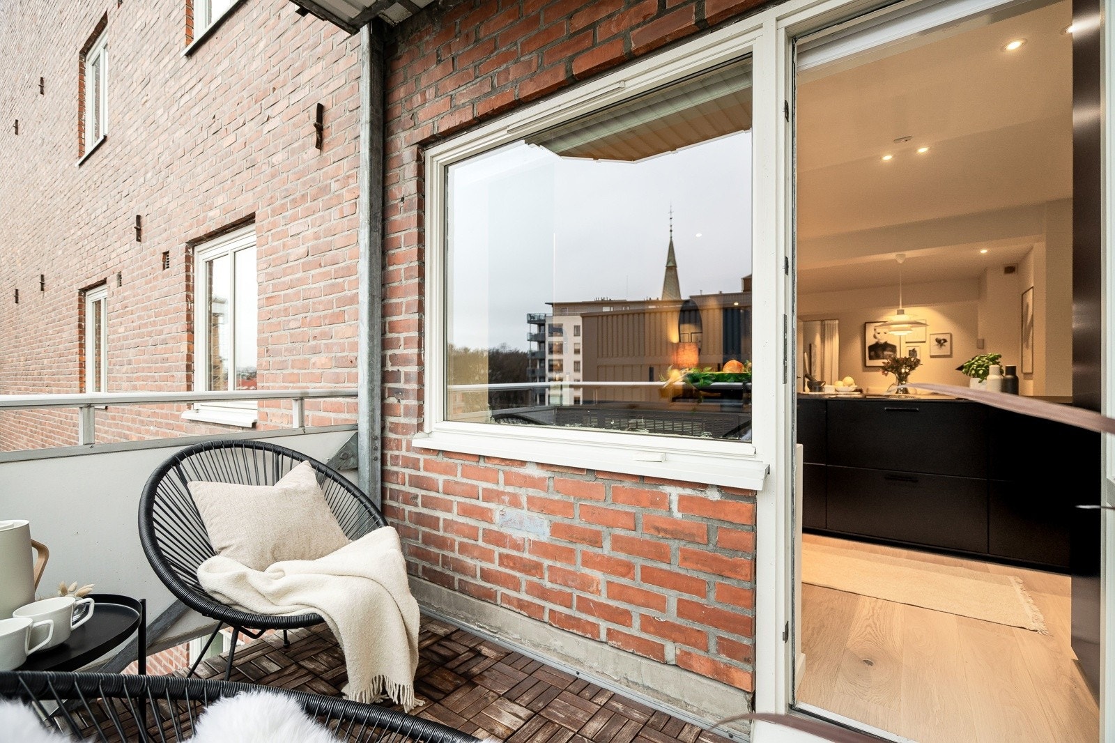 Mud utgang fra kjøkken er dette et fint sted å grille, eller ta morgenkaffen i morgensolen! Galleribilde