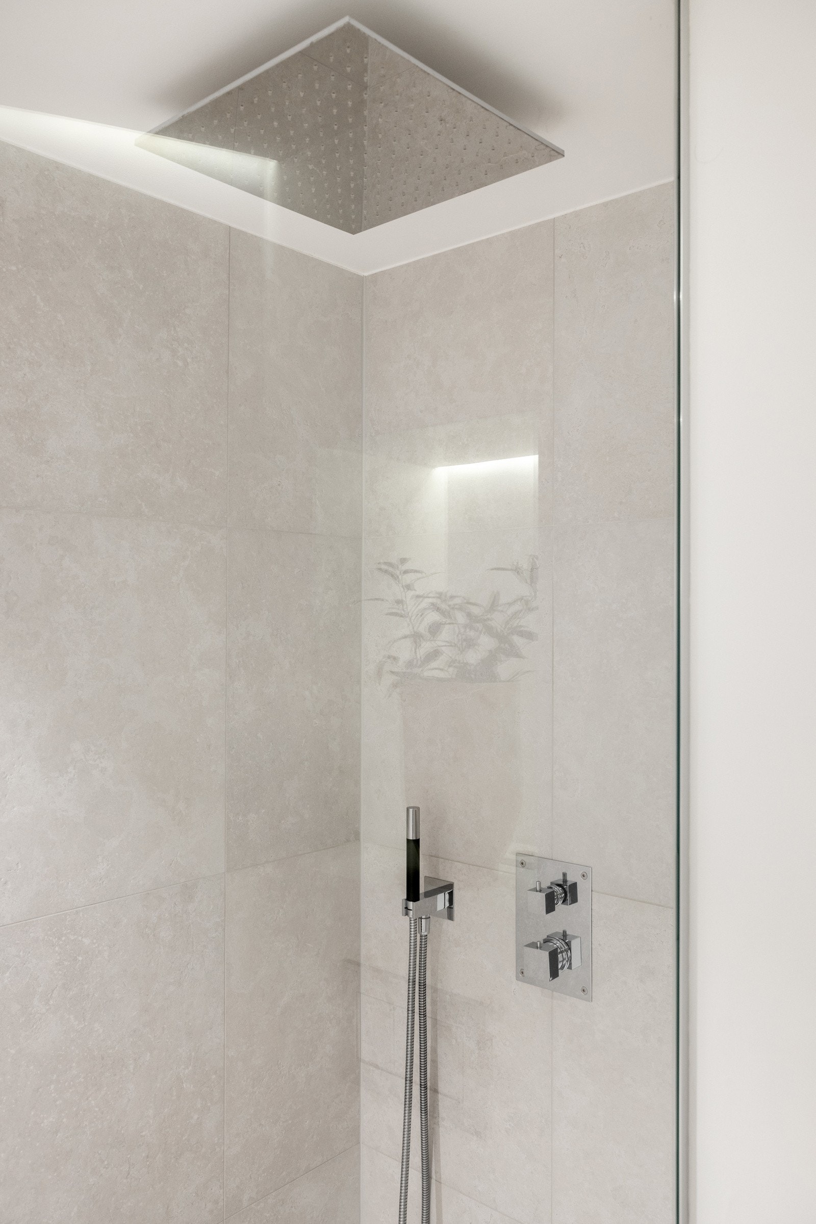 Leiligheten har gjennomgående meget påkostede løsninger Galleribilde