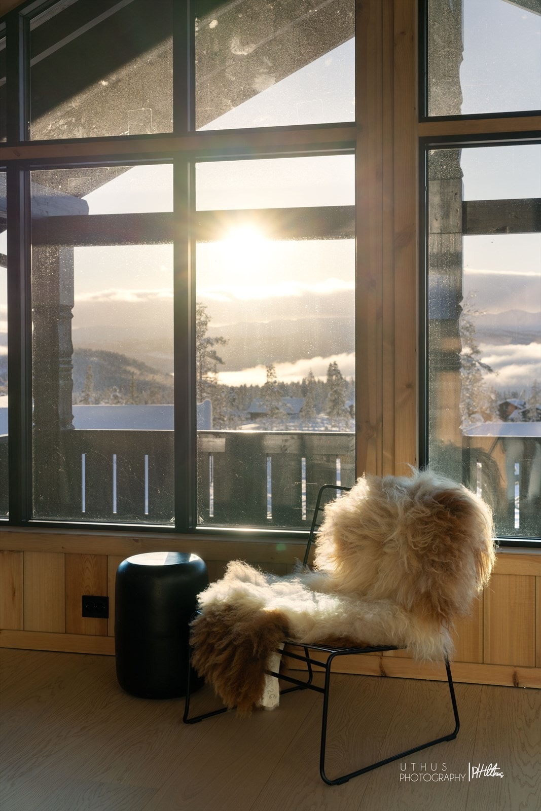 Utsikten vender mot sør/vest og man har blant annet utsikt til Høgevarde i Horisonten Galleribilde