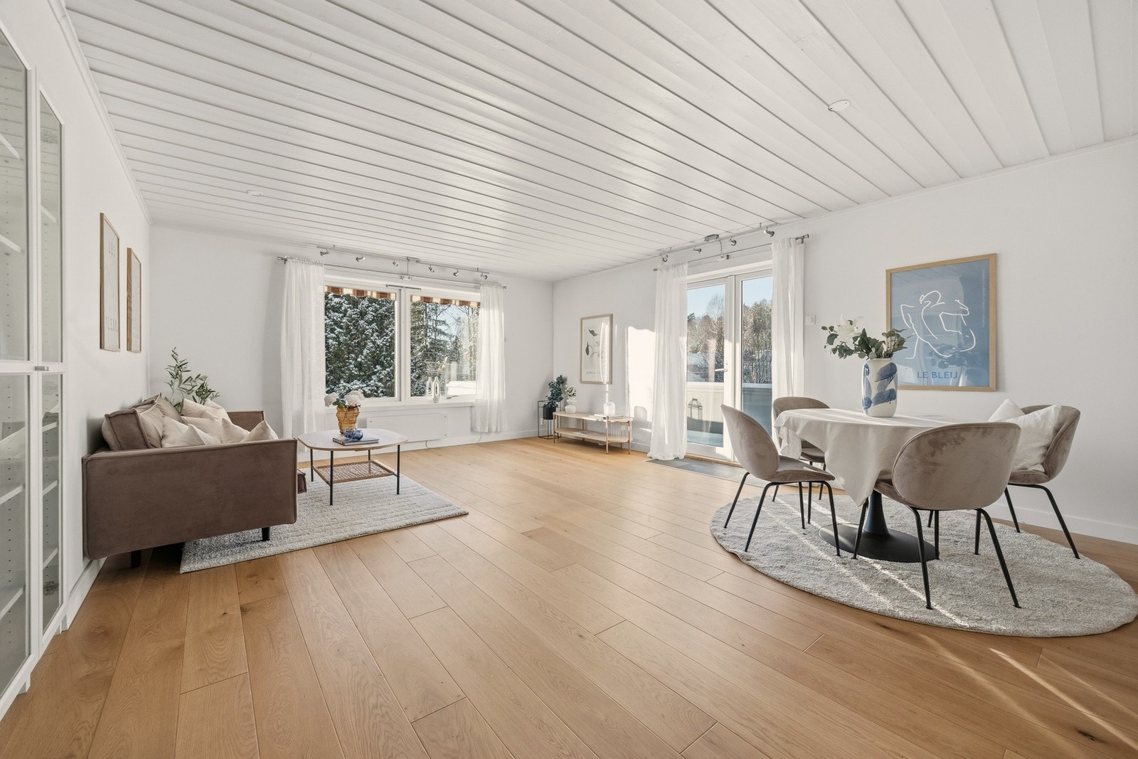 Velkommen til Stasjonsveien 29 Presentert av Eiendomsmegler Edvard Chapsang v/EIE eiendomsmegling.
Foto: Luxe AS (Anders Kjøndal) Galleribilde