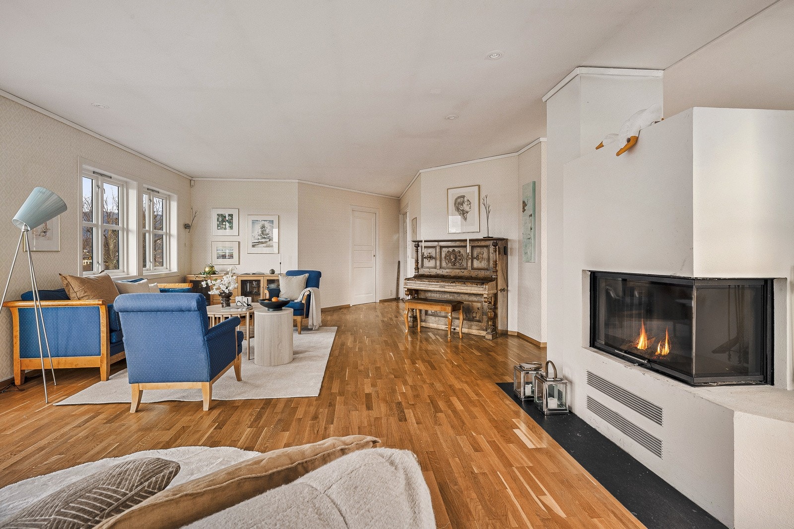 Det er varmekabler i alle gulv med unntak av bod og ett soverom i underetasje, hovedsoverom samt grovgang i 1. etasje. Galleribilde