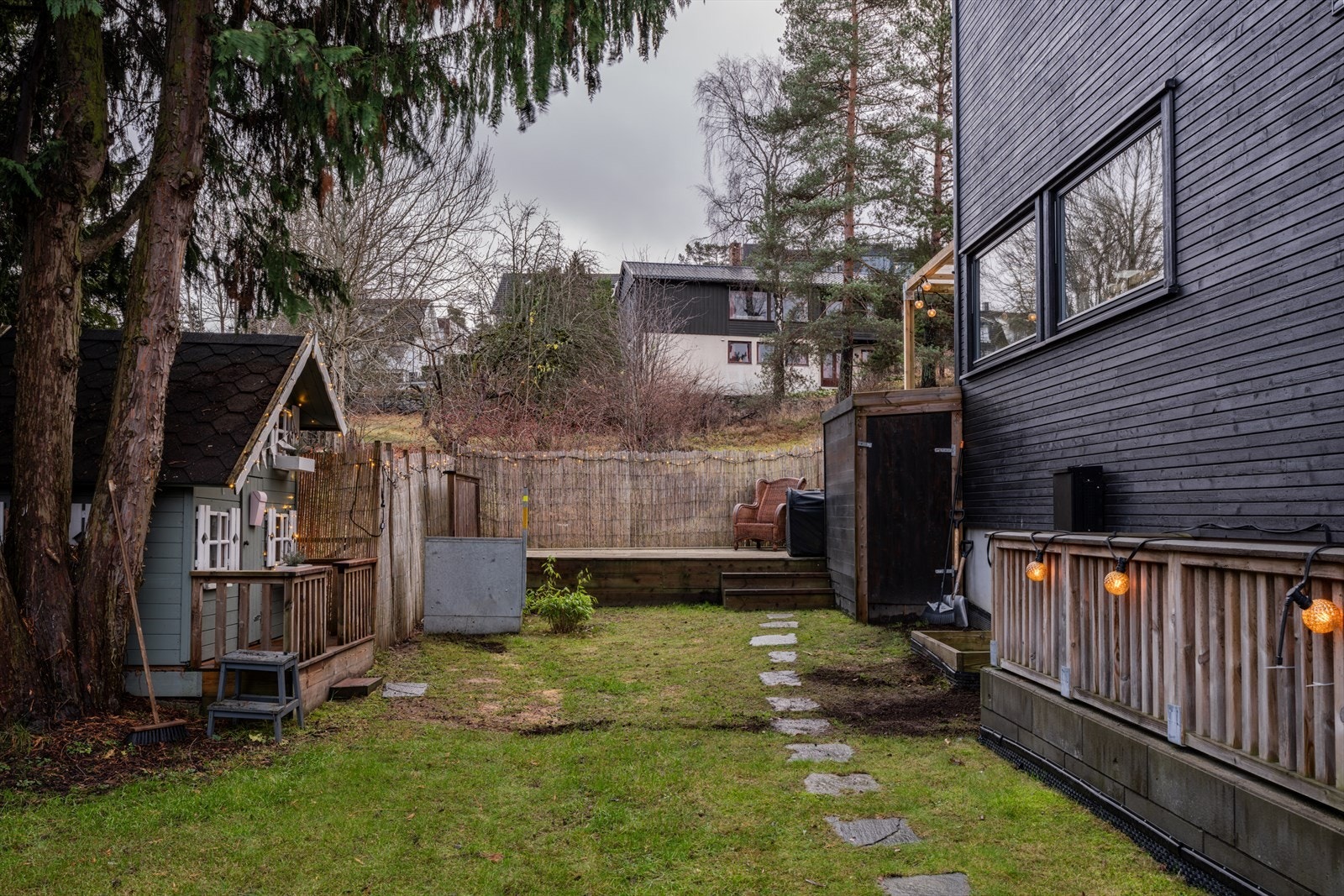 Boligen ligger i et lite sameie med fire seksjoner. Galleribilde