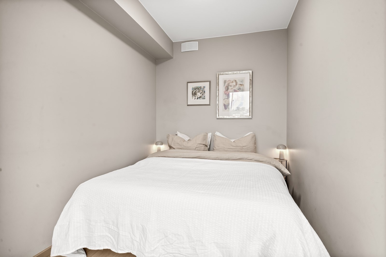 Soverom 3 benyttes i dag som soverom og har god plass til dobbeltseng. Galleribilde