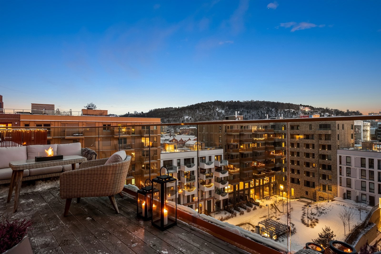 Fantastisk balkong på hele 12 kvm med sol fra tidlig morgen til kveld om sommeren. Galleribilde