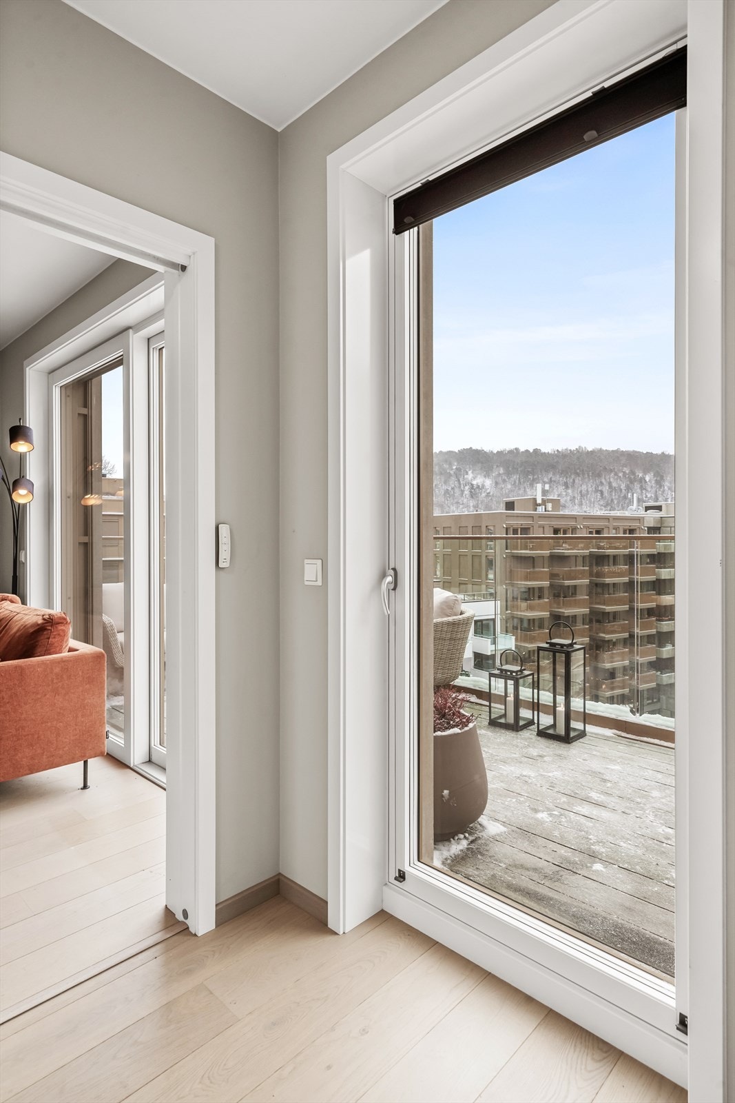 Også dette rommet har direkte tilgang til balkong. Galleribilde