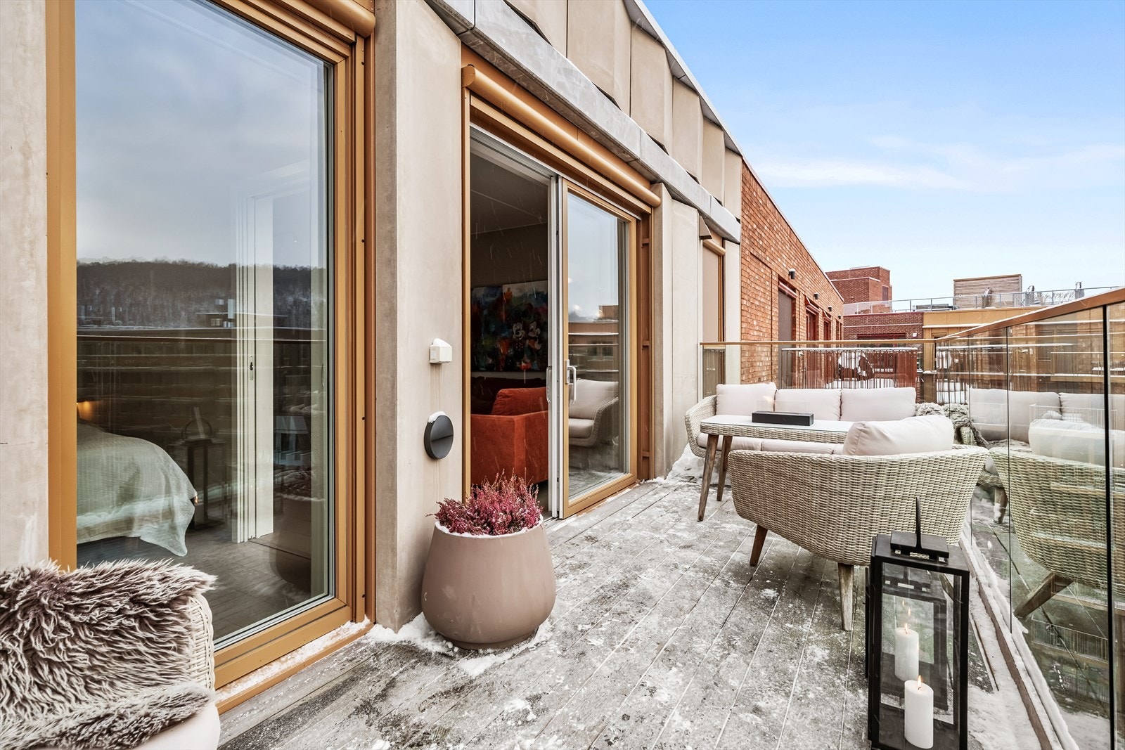 Nydelig 4-roms toppleillighet med to solrike balkonger og fantastisk utsikt i begge retninger. Galleribilde