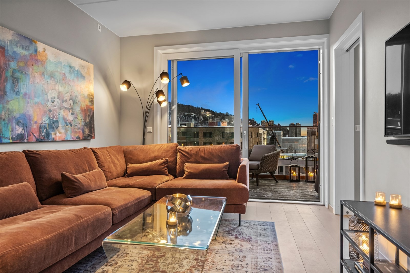 Her ligger man på toppen med flott utsikt på begge sider. Denne må oppleves! Galleribilde