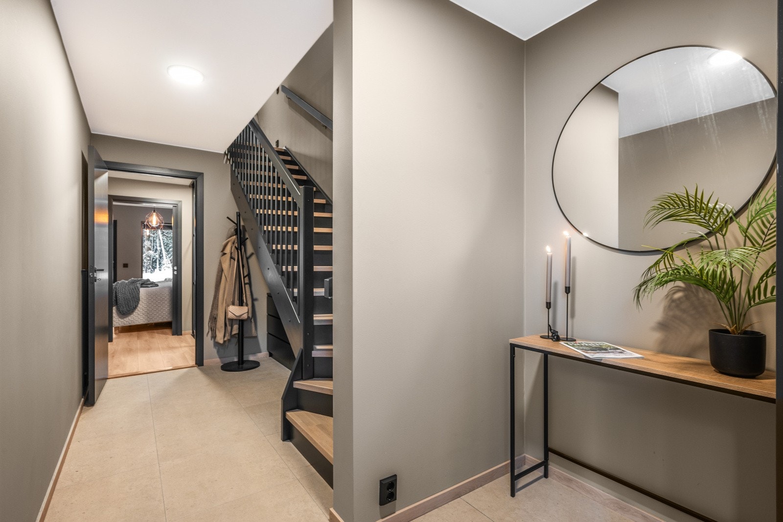 Her blir du møtt av en lys og innbydende entré med behagelig varme i gulvet. Galleribilde