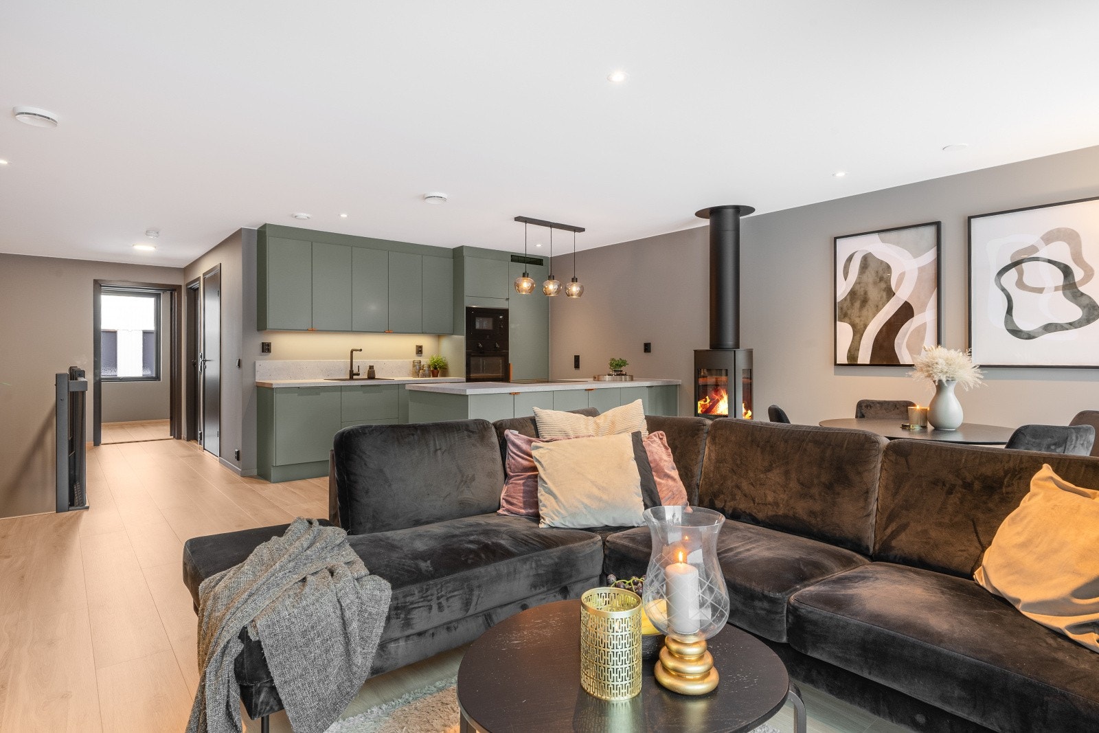 Her får du en bolig med behagelig inneklima og god isolasjon - komfortabel å bo i gjennom alle årstider. Galleribilde