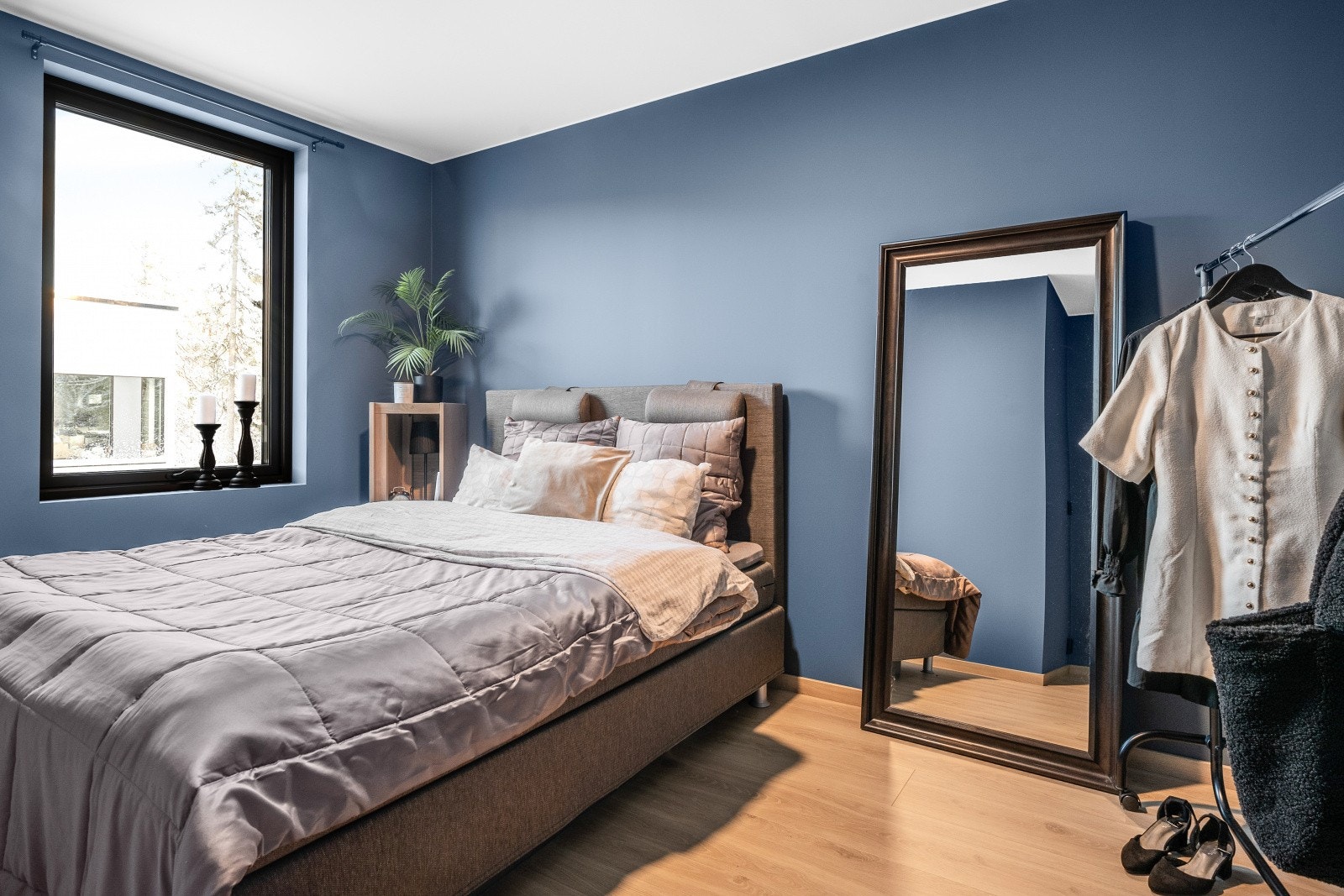 Det andre soverommet har en fin størrelse og kan enkelt tilpasses behov - enten som barnerom eller som et komfortabelt hovedsoverom. Galleribilde