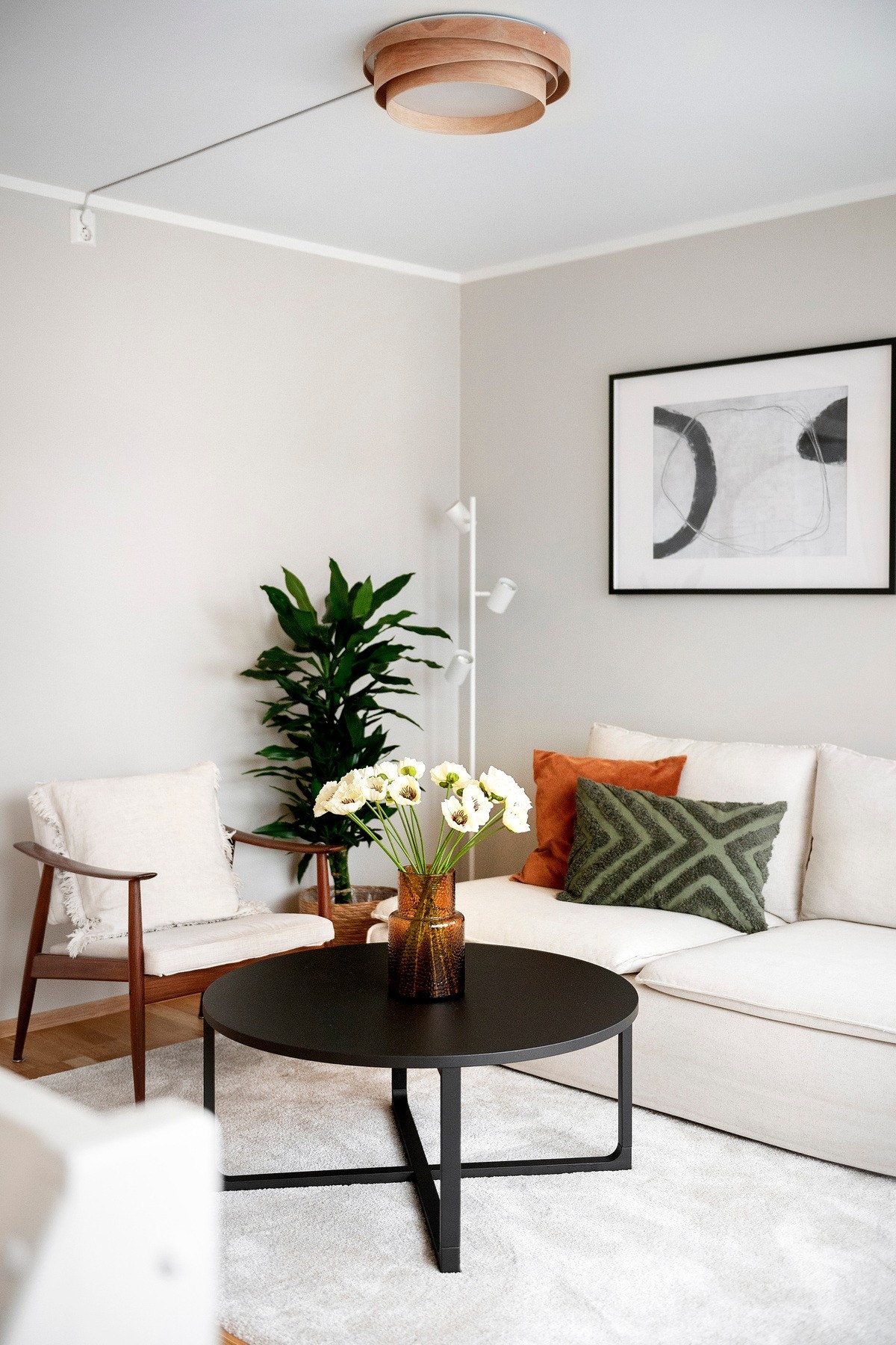 Har kan man enkelt innrede med den deilig sofagruppe og annet tilhørende møblement Galleribilde