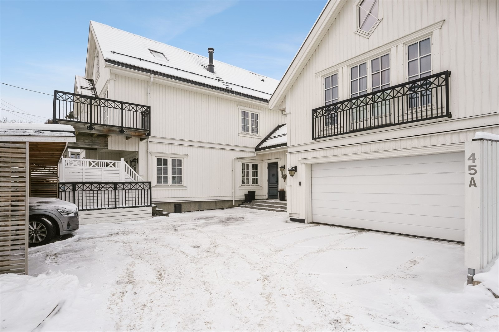 Dobbelgarasje og dobbel carport. Uttak for elbillader i garasjen Galleribilde