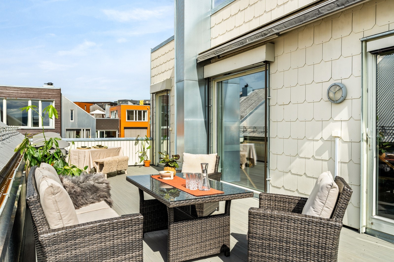 Herlig plass å spise gode måltider og nyte gode dager når været tillater det. Galleribilde